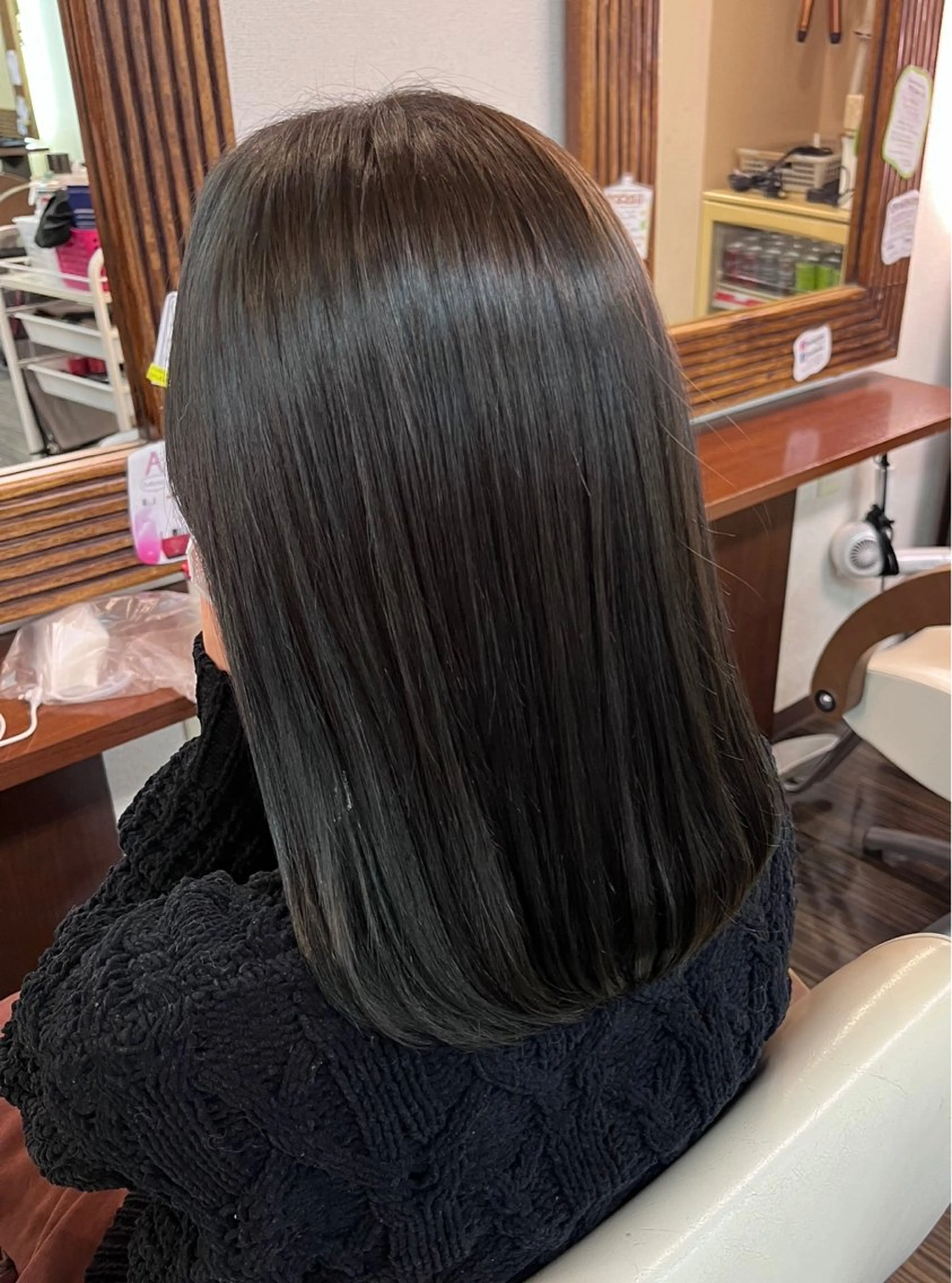 ミディアム カット 縮毛矯正 トリートメント 西形 梨瑚のヘアスタイル