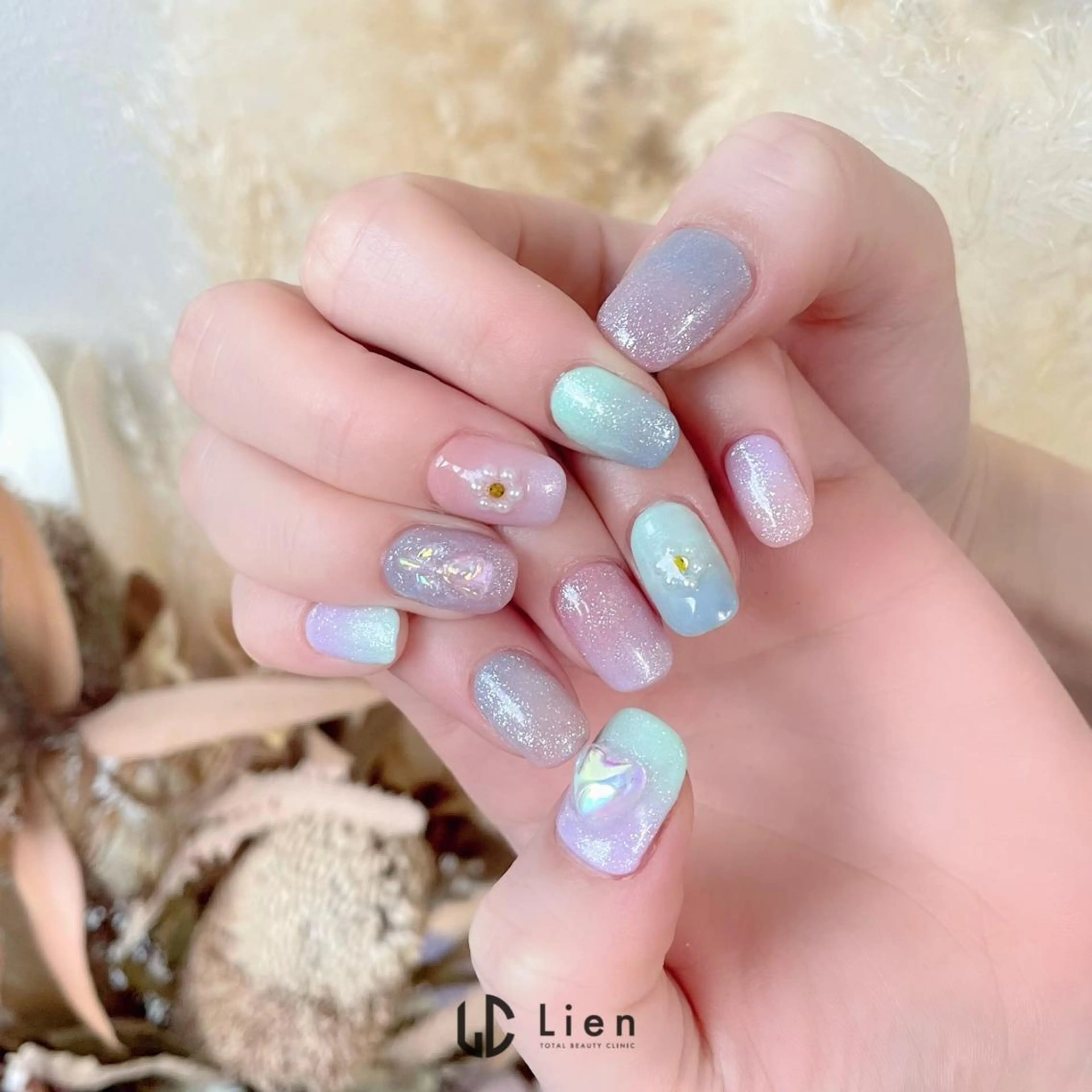 ネイル キラキラネイル 韓国ネイル ロングネイル ニュアンスネイル スカルプネイル 山田 真里のネイルデザイン