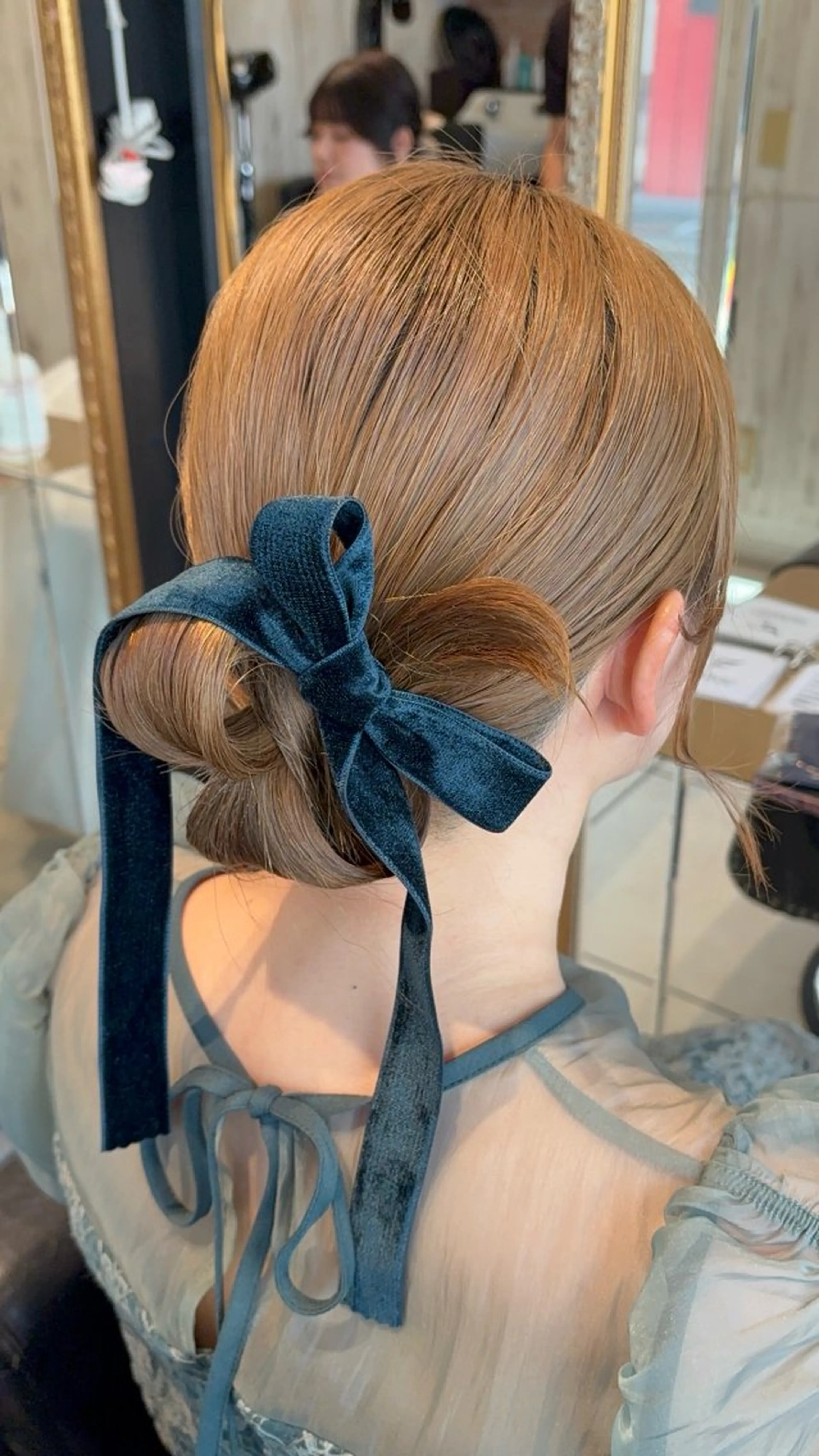 セミロング 鶴谷 麻衣のヘアスタイル