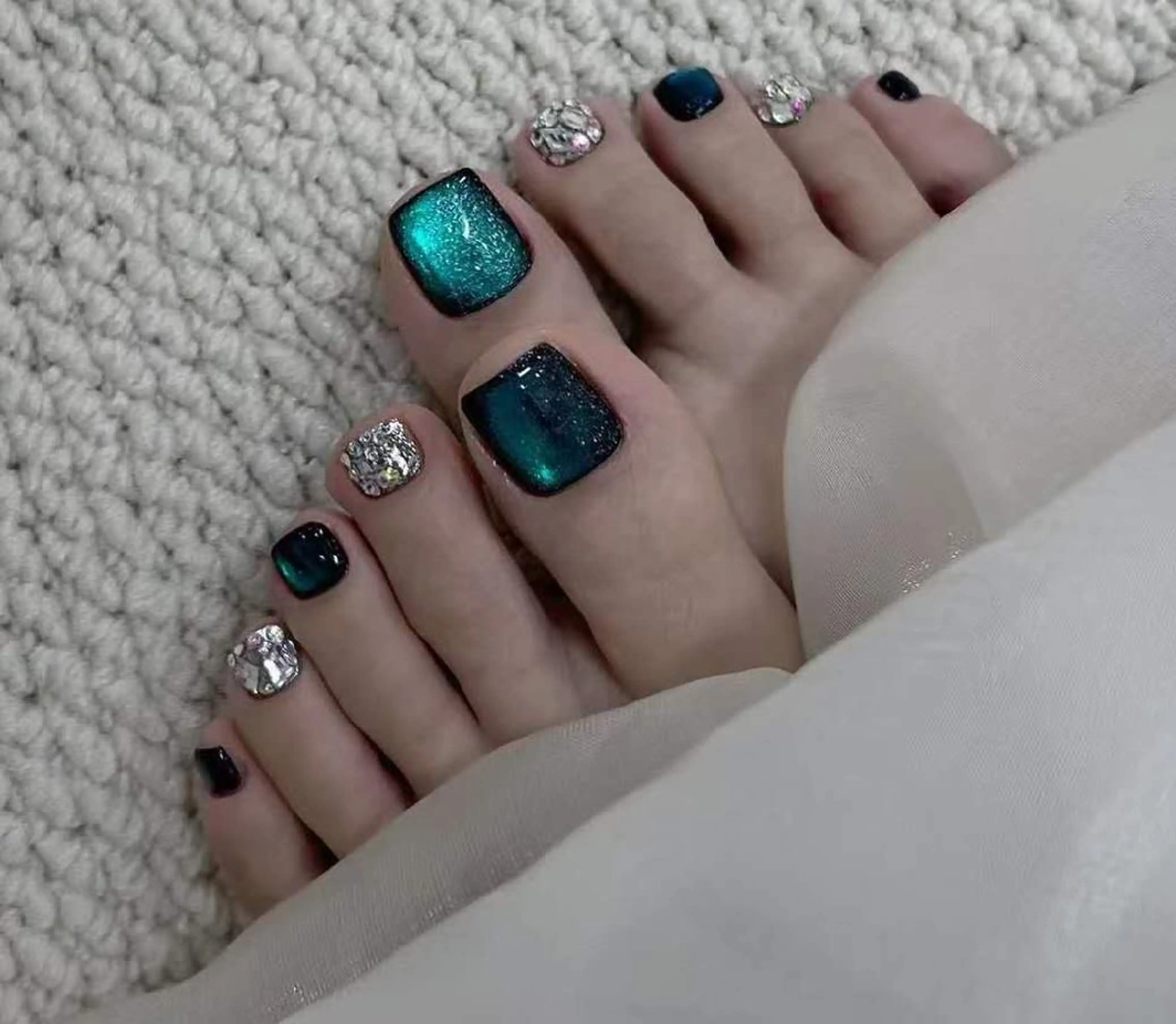 ネイル オーロラネイル フラワーネイル フットネイル フレンチネイル ジェルネイル フットネイル Oomiya 服部のネイルデザイン