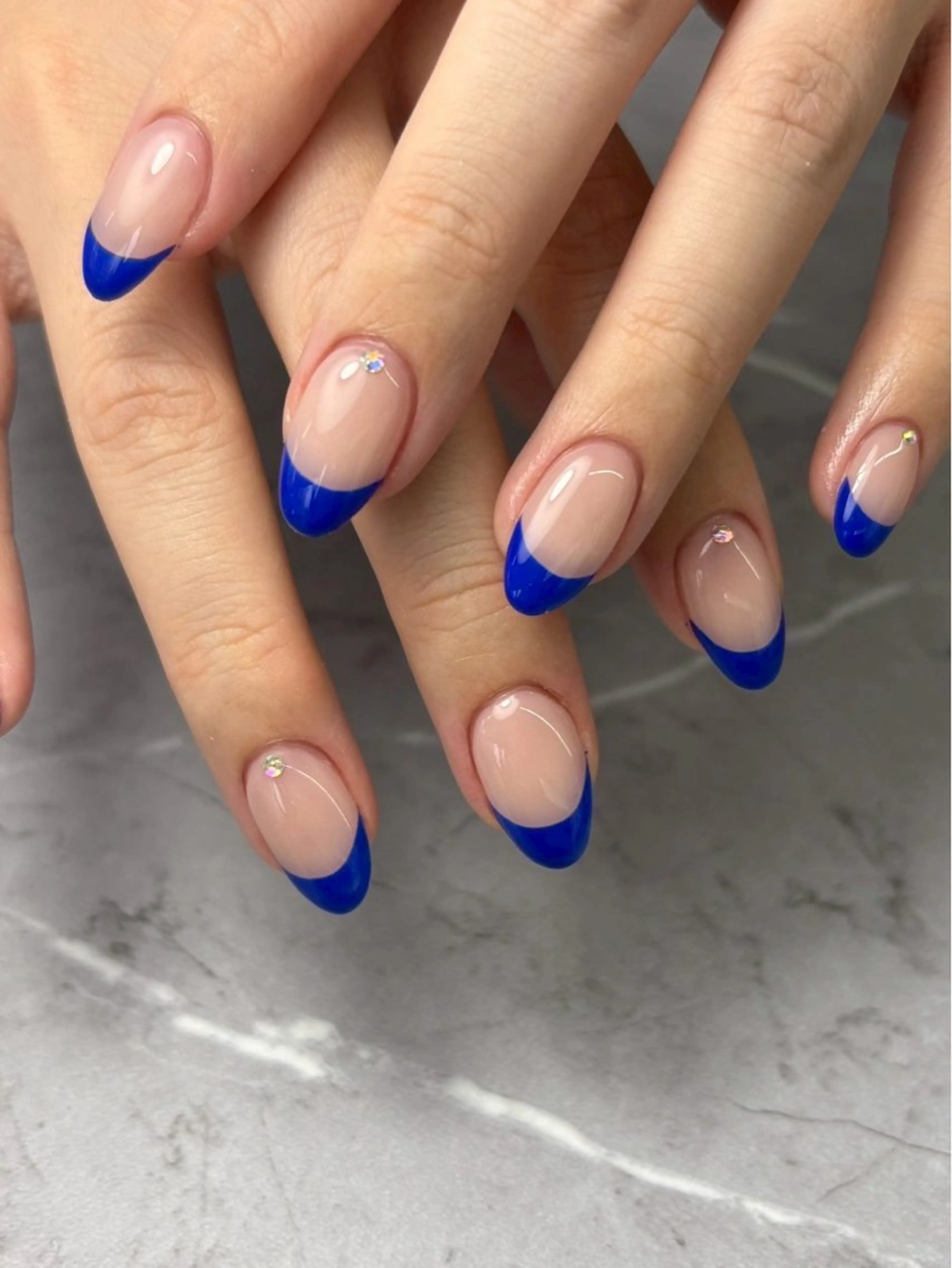 ネイル 【UNE.】 長さだしフィルインのネイルデザイン