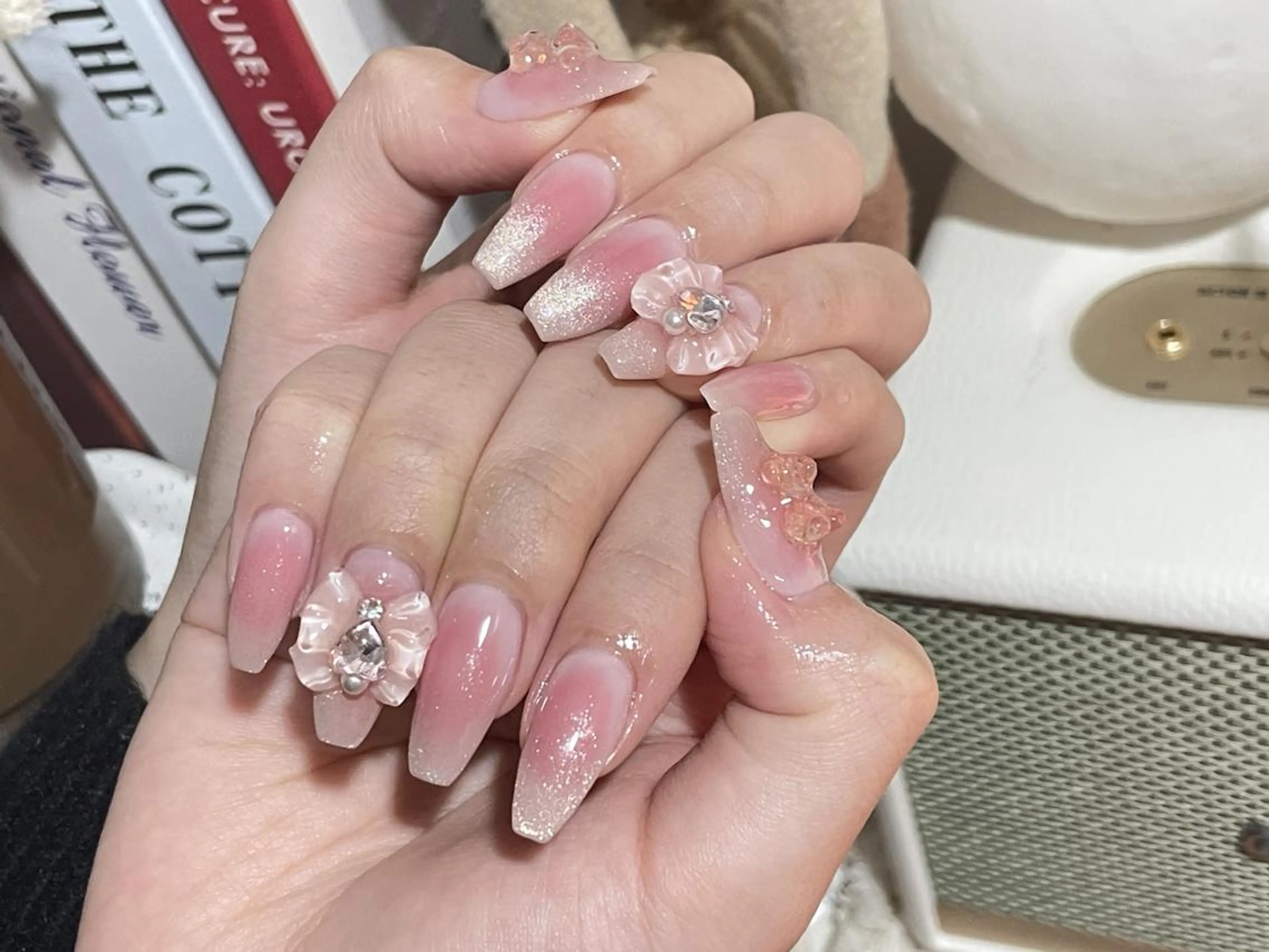 ネイル ジェルネイル キラキラネイル 韓国ネイル ラメ(グリッター) マグネットネイル One plus StudioNailのネイルデザイン