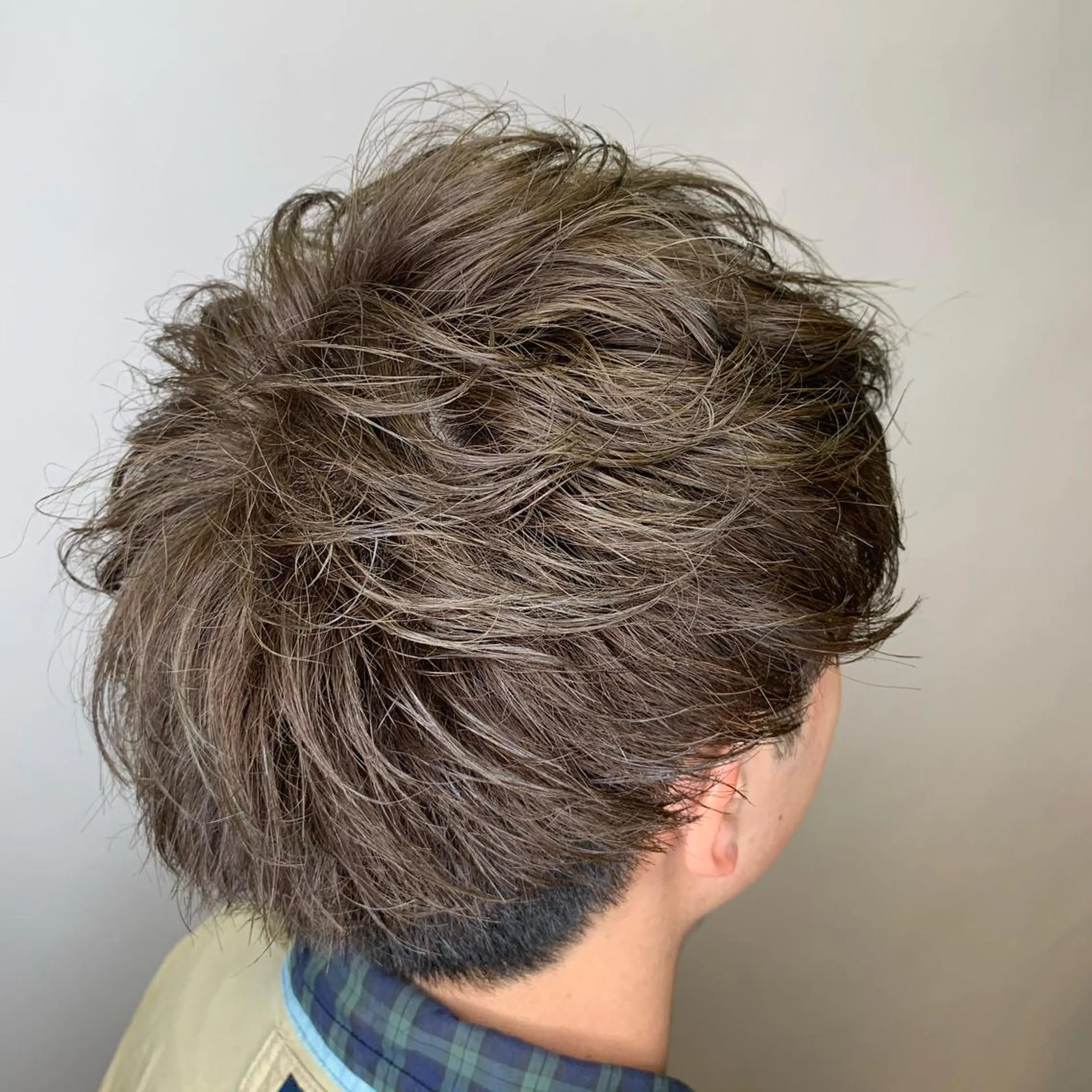 ショート メンズ アッシュ ヘアカラー トリートメント ウスイ ハルカのヘアスタイル