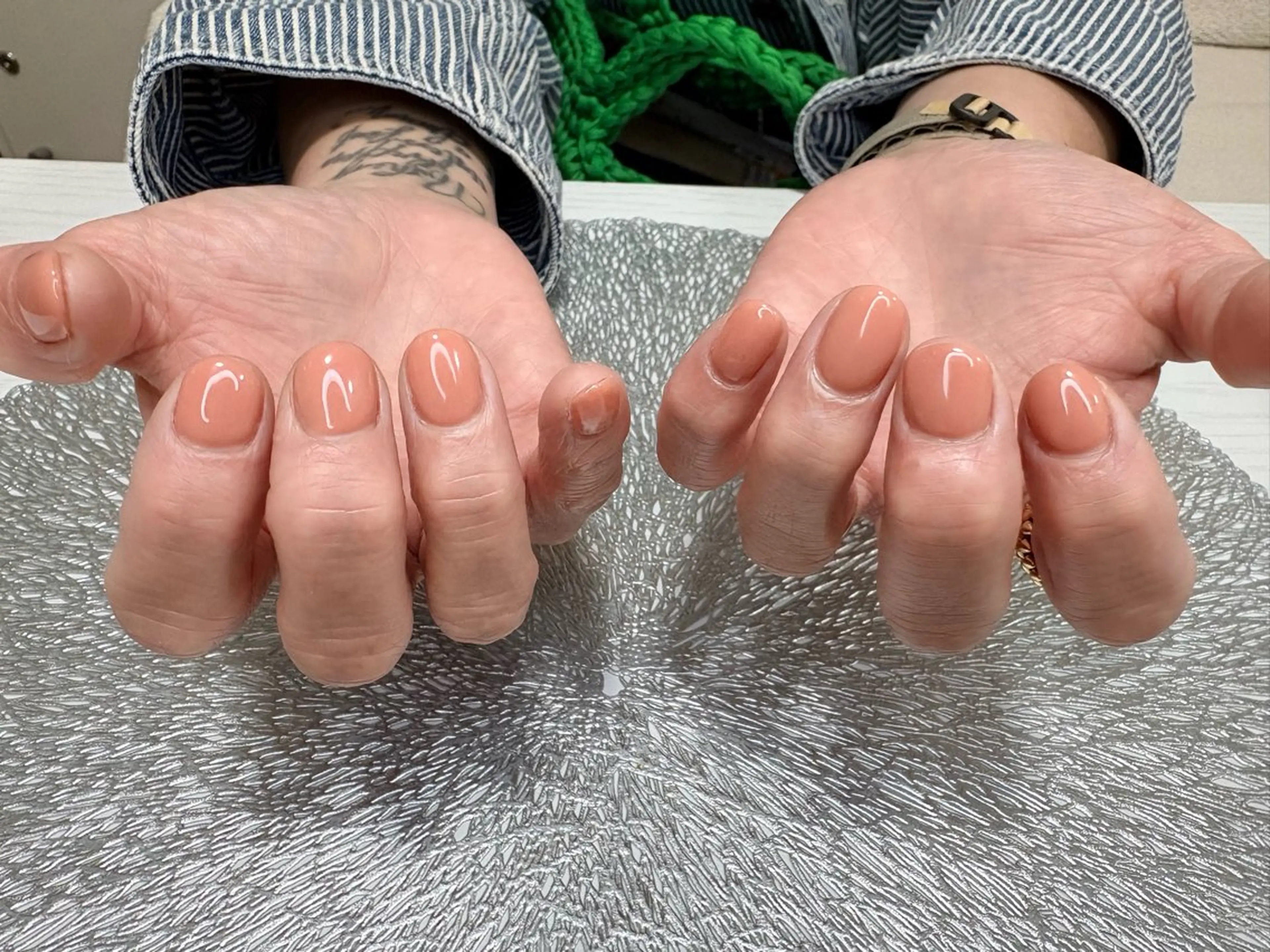 ネイル フットネイル ジェルネイル ラメ(グリッター) マグネットネイル 持ち込み ハンドネイル ハンドケア ♡Bivi♡自爪に 優しいネイルサロンのネイルデザイン