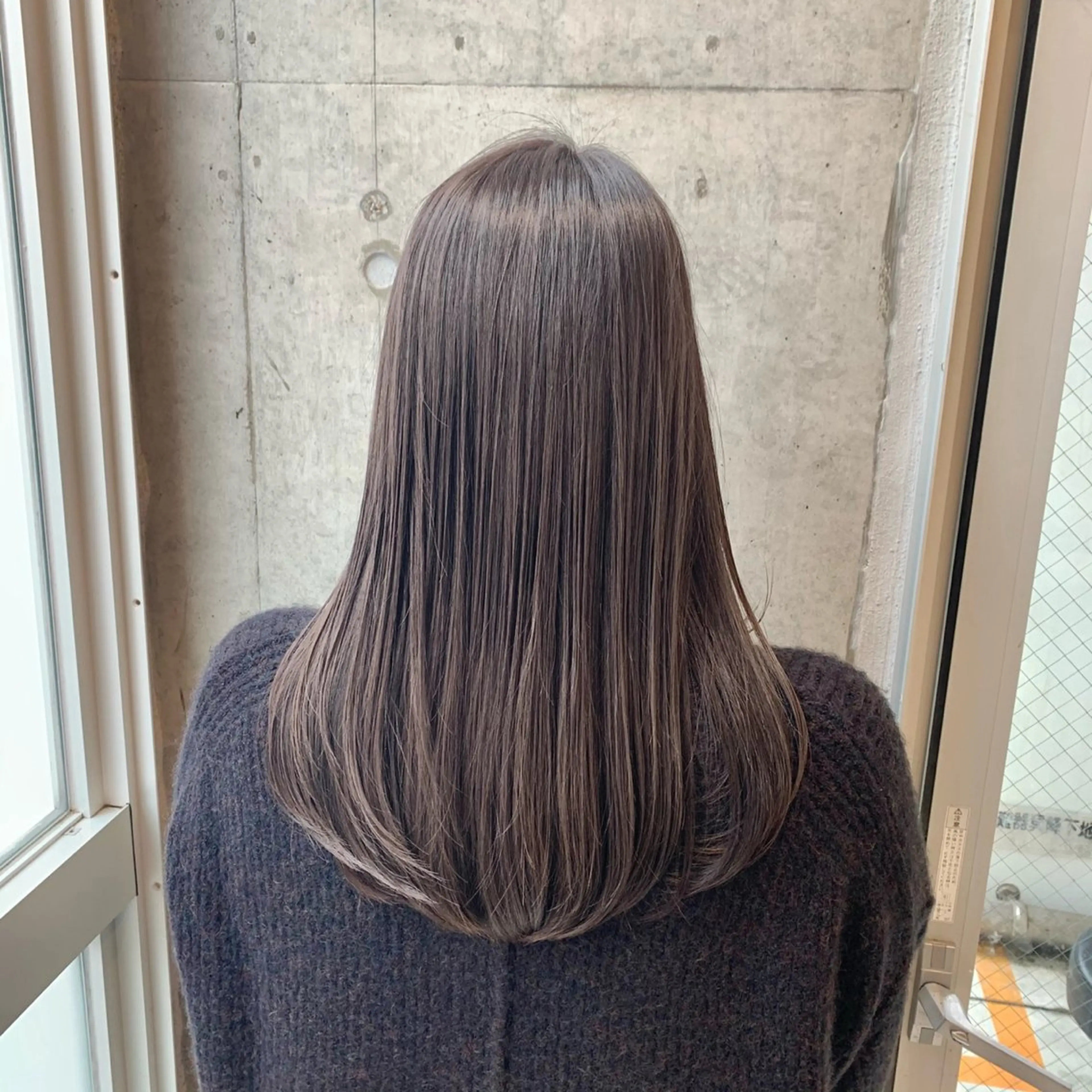 セミロング カラー コバヤシ リョウのヘアスタイル