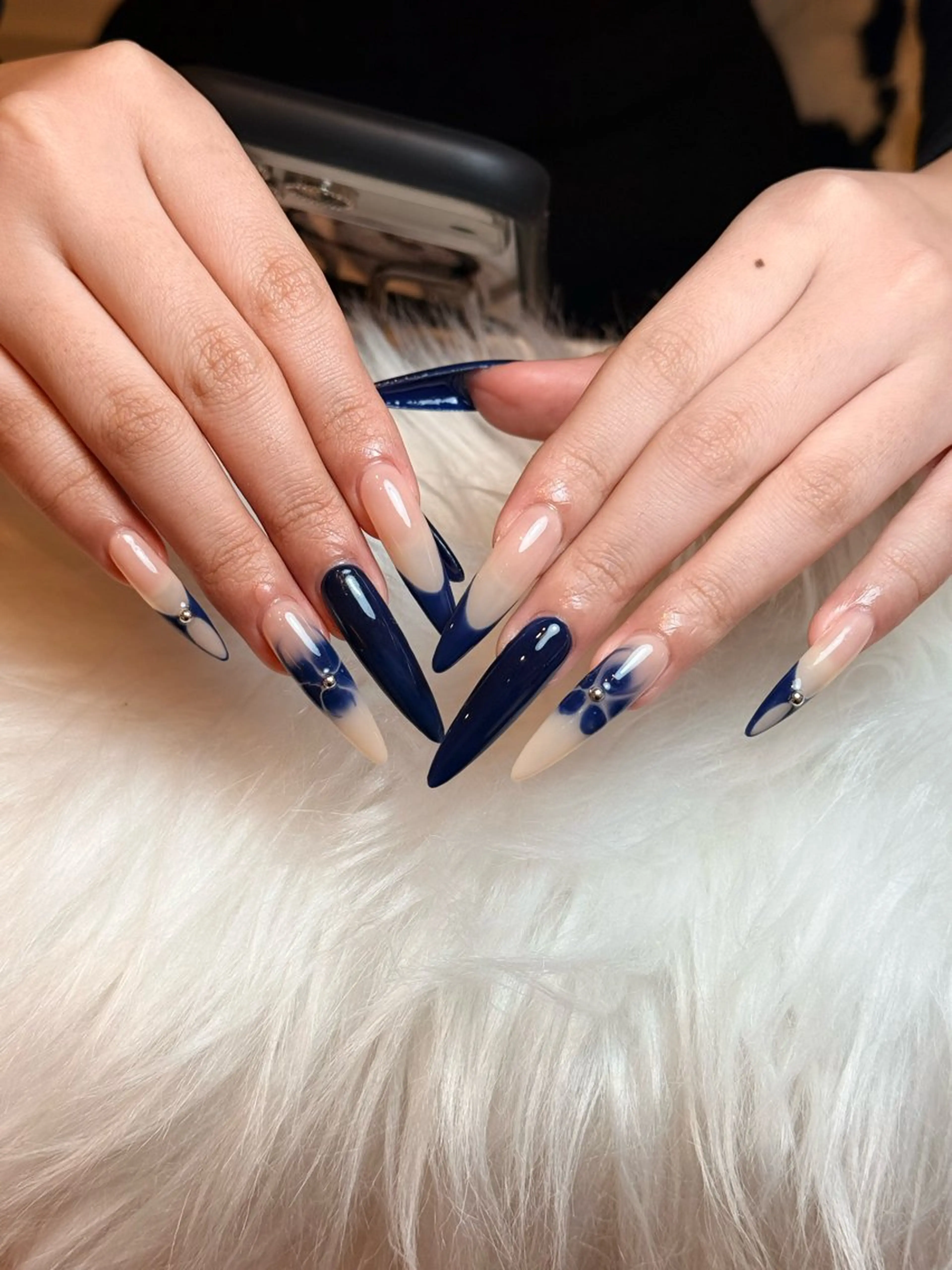 ネイル ニュアンスネイル シンプルネイル 春ネイル バレンタイン ワンホンネイル Nihonthy Nail 新宿のネイルデザイン