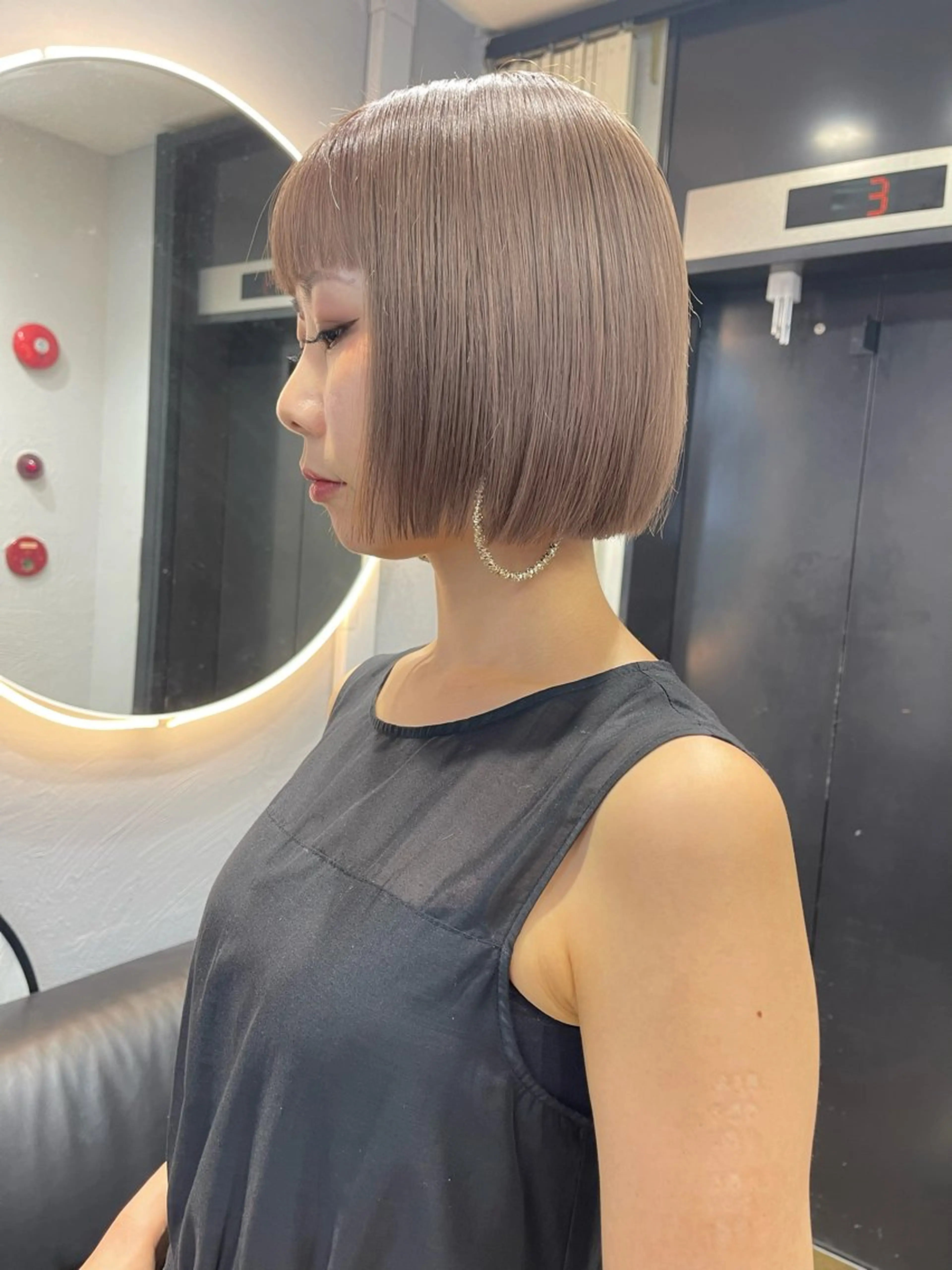 ショート カラー ベージュカラー ブリーチ ケアブリーチ デザインカラー ダブルカラー カット ヘアカラー トリートメント TATSUブリーチ/ ミルクティーベージュのヘアスタイル