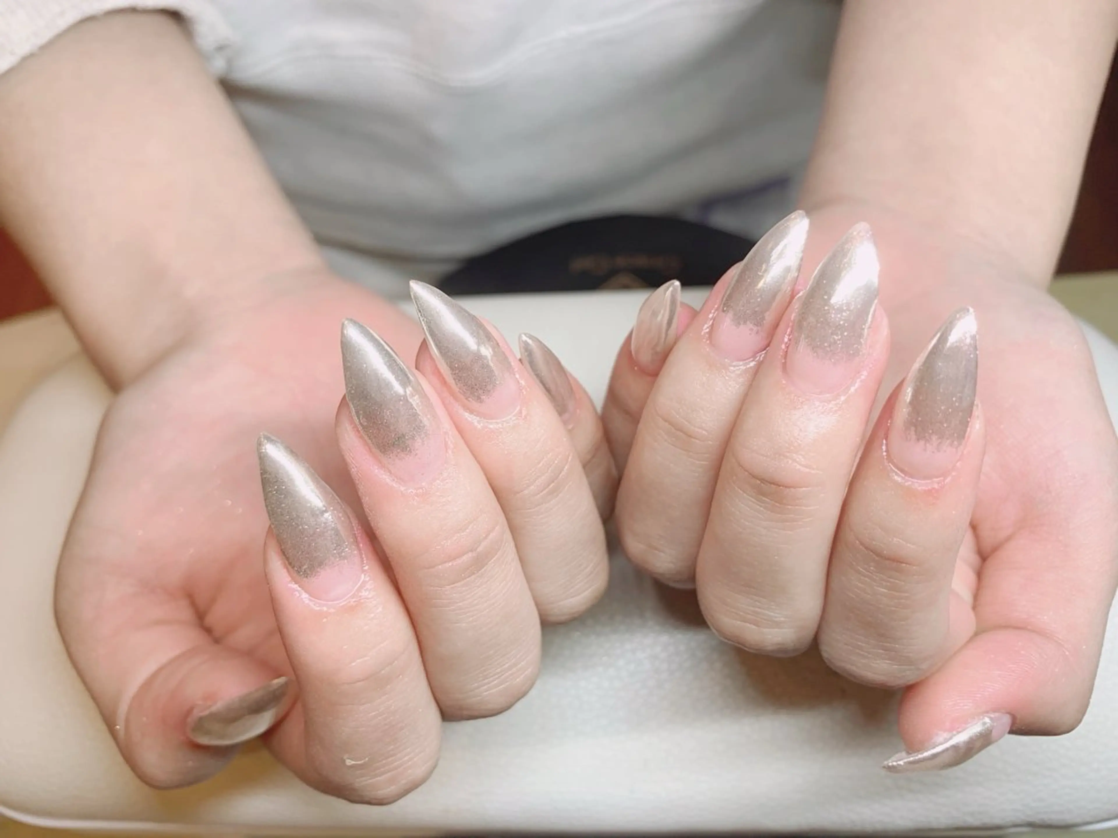 ネイル グラデーション ミラーネイル シルバー NAIL__ KOKOのネイルデザイン