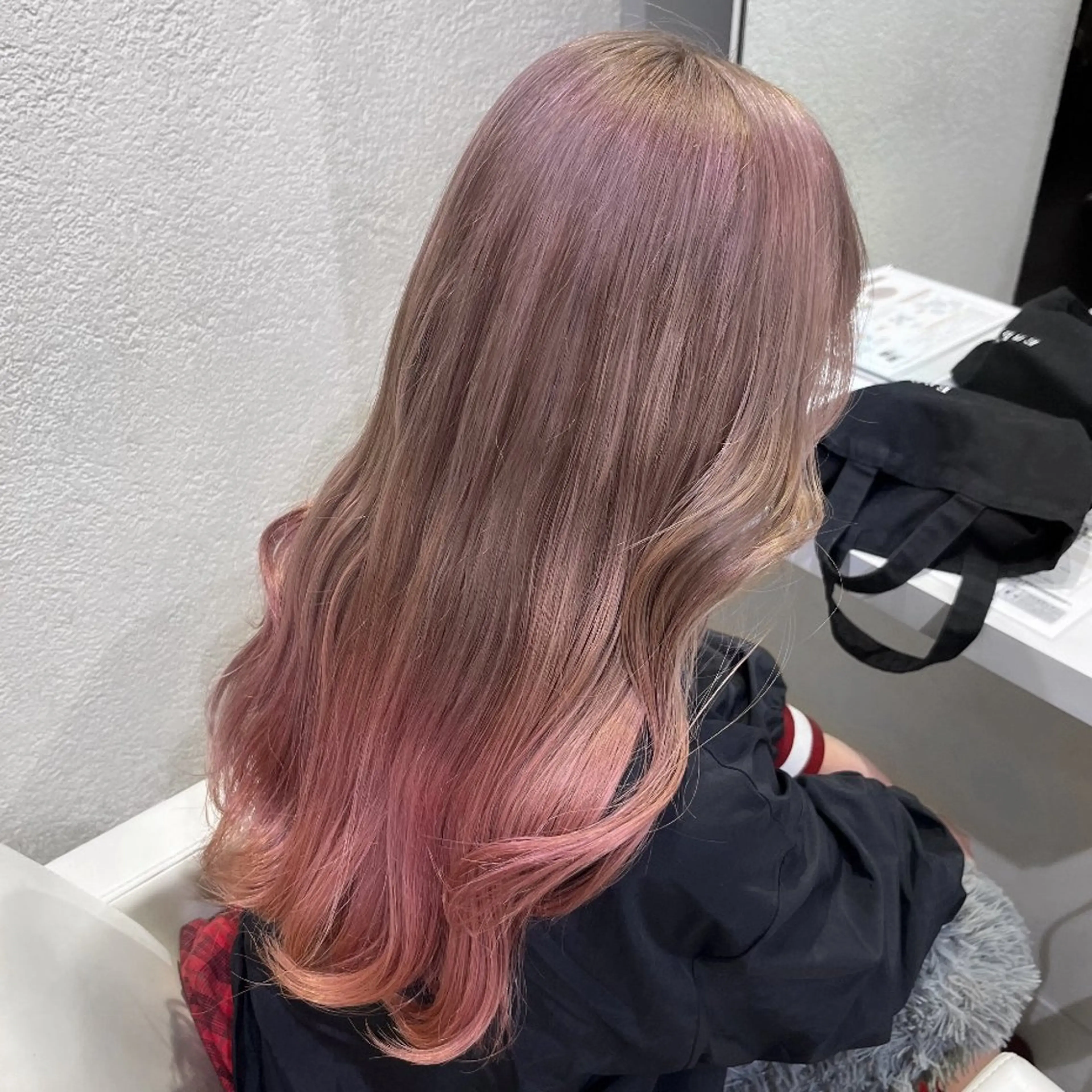 セミロング カラー ヘアカラー ハイトーン×推し カラー💫Miyuのヘアスタイル