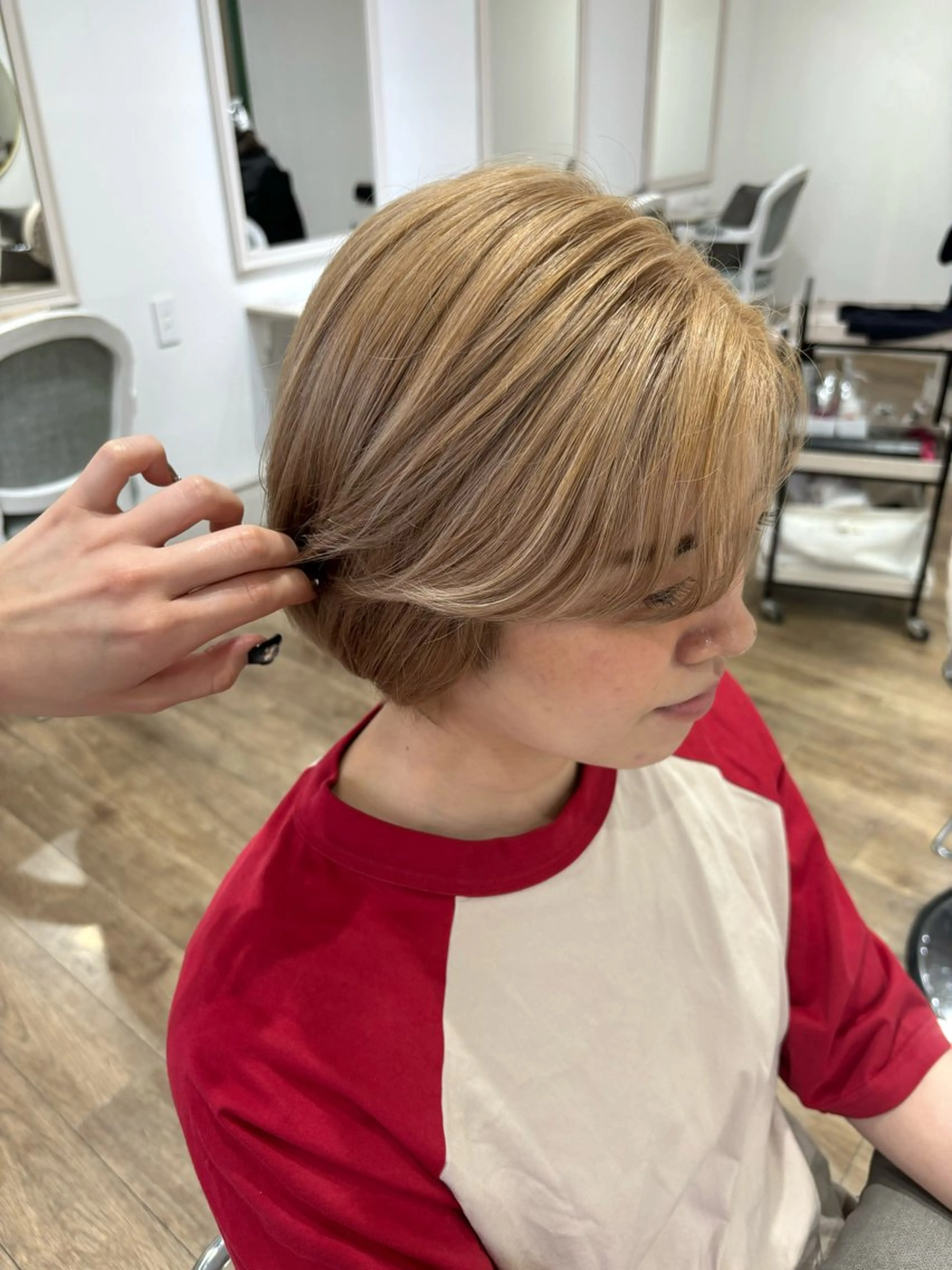 ショート カラー ベージュカラー ブリーチ ブラウンカラー ハイトーンカラー イルミナカラー Risa🐈⬛/ グレージュ/透明感のヘアスタイル