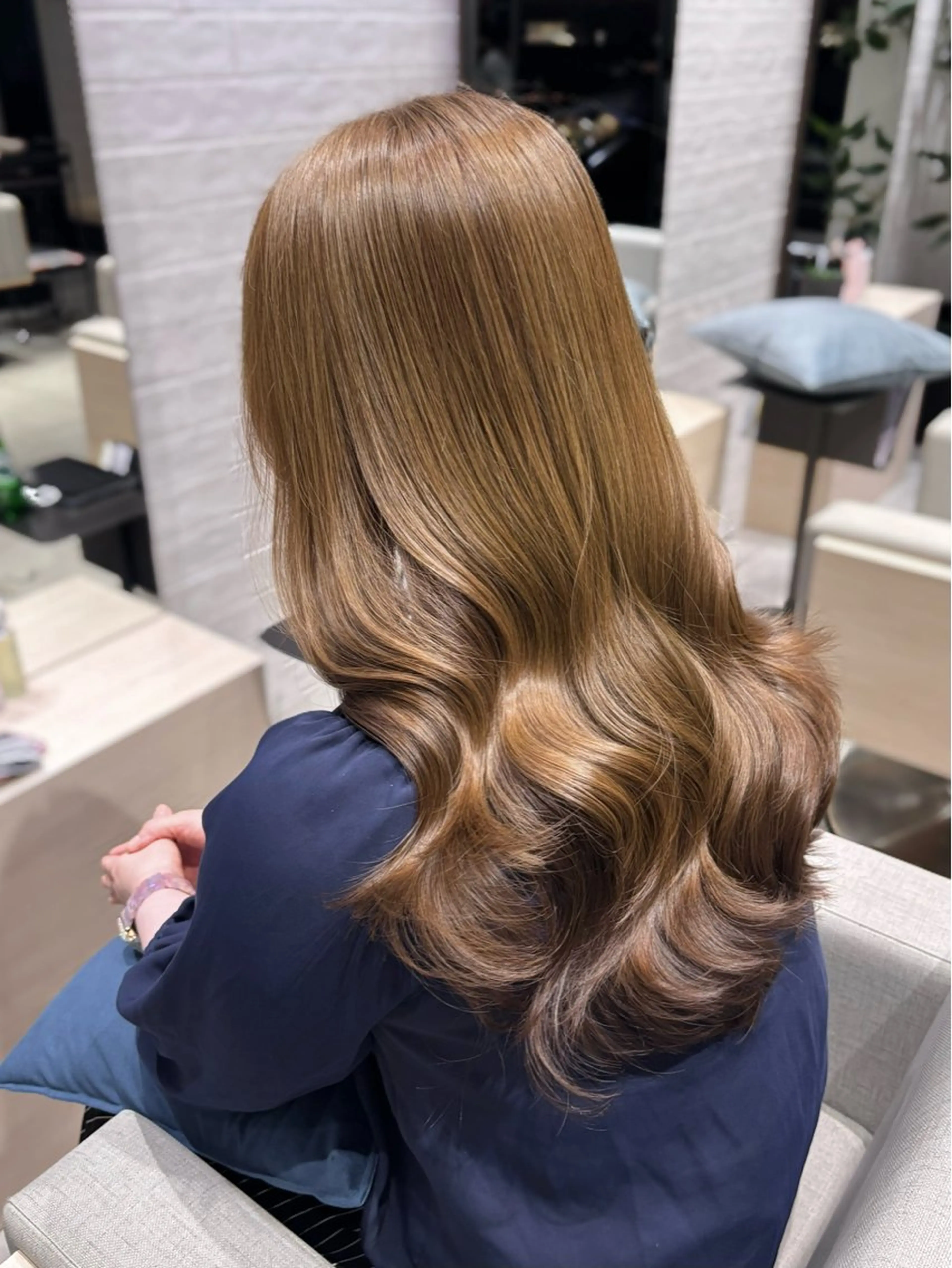 ロング カラー ヘアアレンジ ベージュカラー ブリーチ ブリーチなしカラー オリーブベージュ 韓国風ヘア カット ヘアカラー トリートメント 銀座/韓国レイヤー/ 艶カラー🍓原田侑依のヘアスタイル