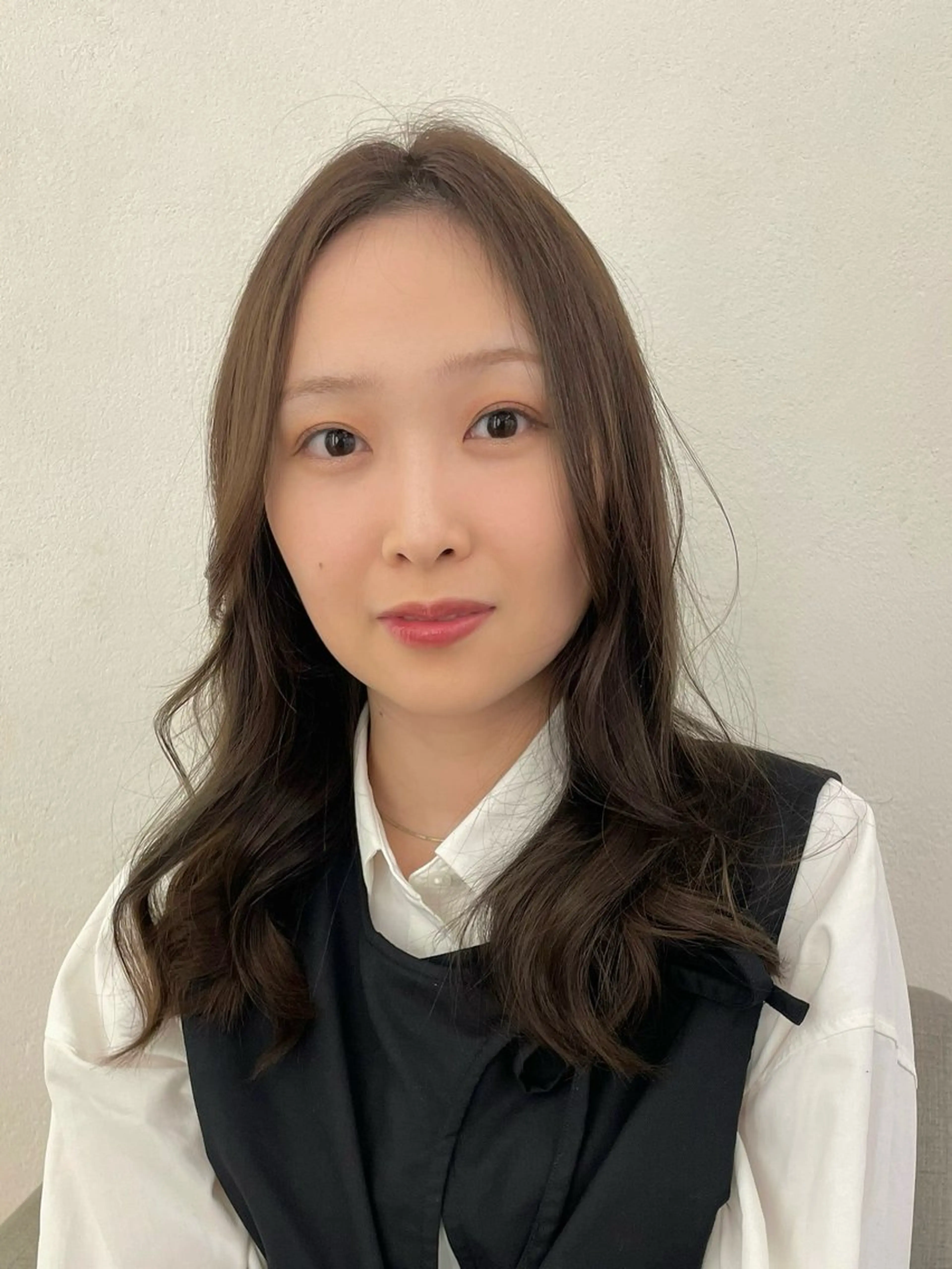 セミロング 米澤 由衣のヘアスタイル