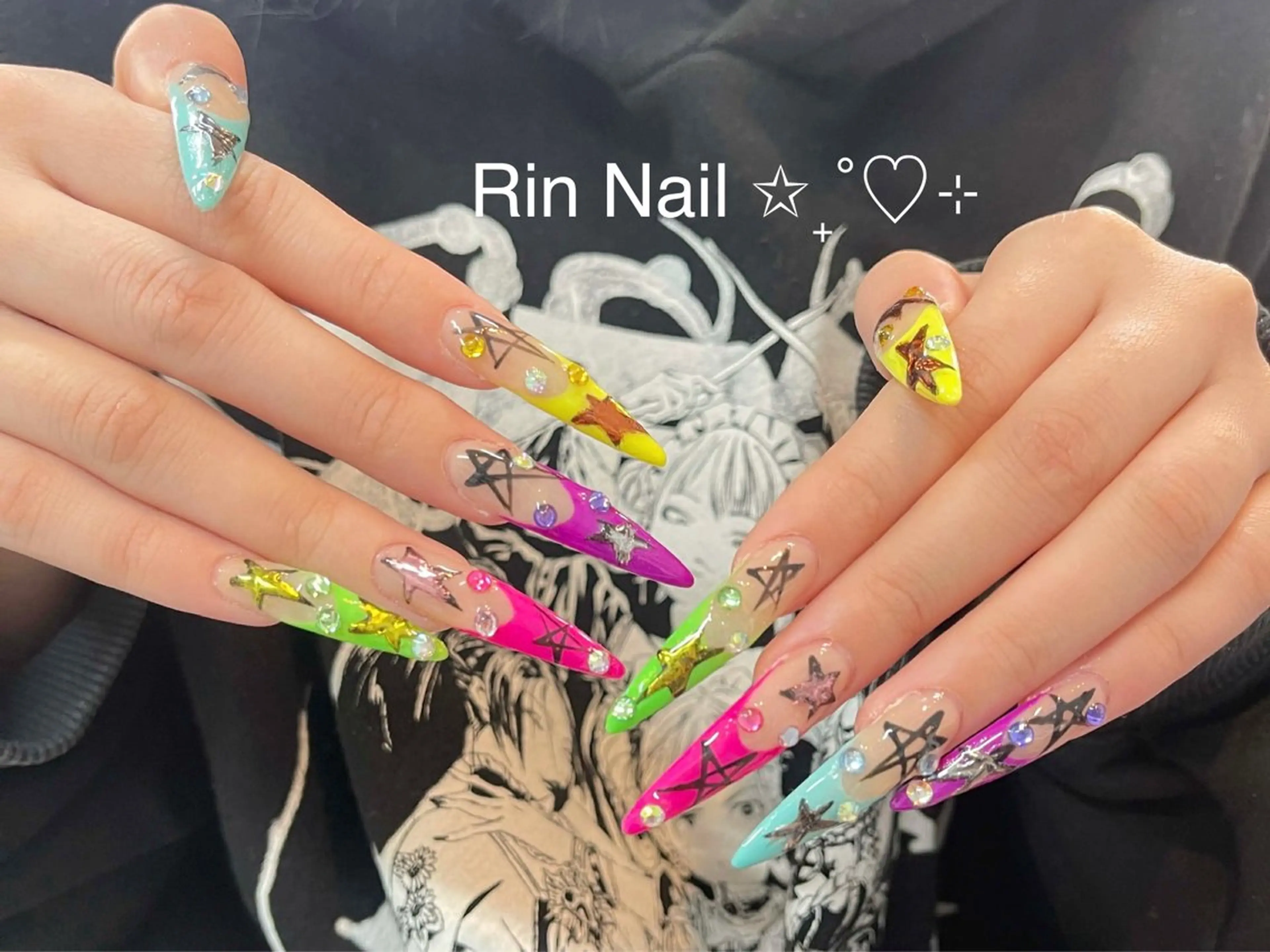 ネイル アートネイル チークネイル ジェルネイル ロングネイル マグネットネイル ハンドネイル Rin Nail 新大久保店のネイルデザイン