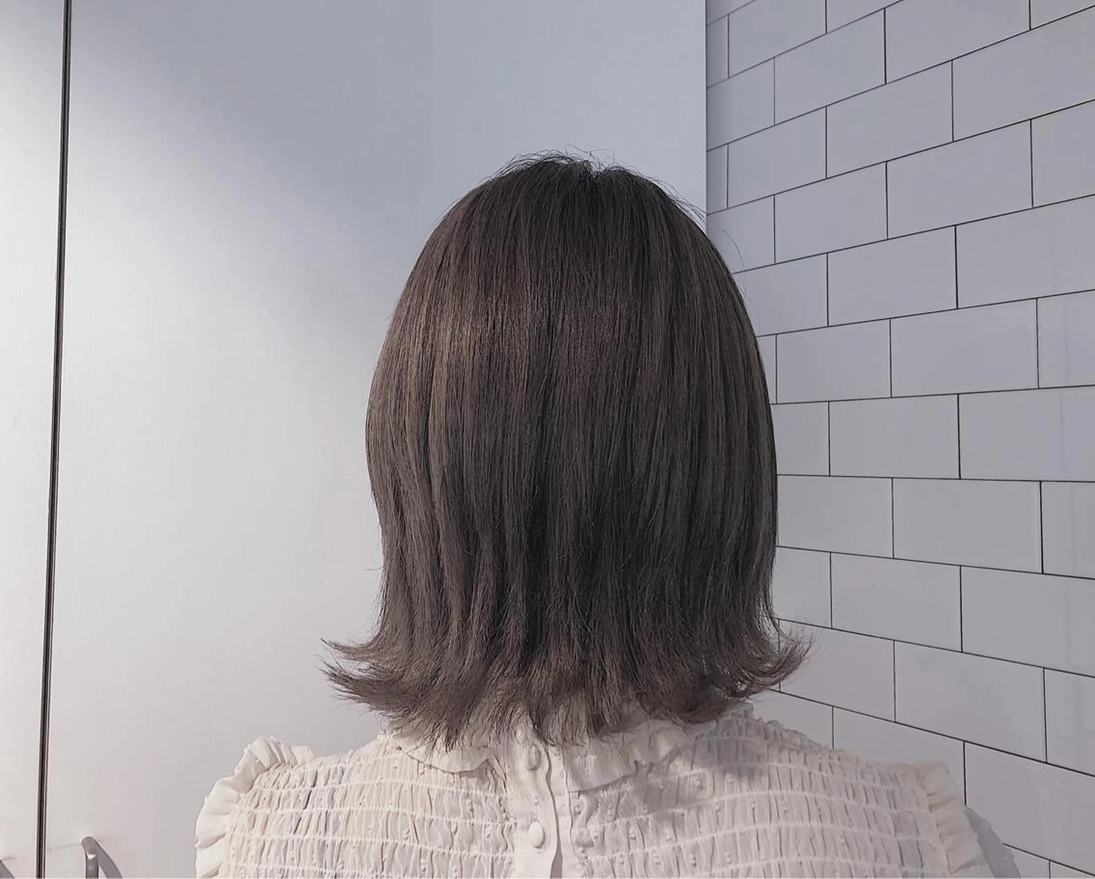 セミロング カラー shiori ﾍﾞｰｼﾞｭｶﾗｰのヘアスタイル