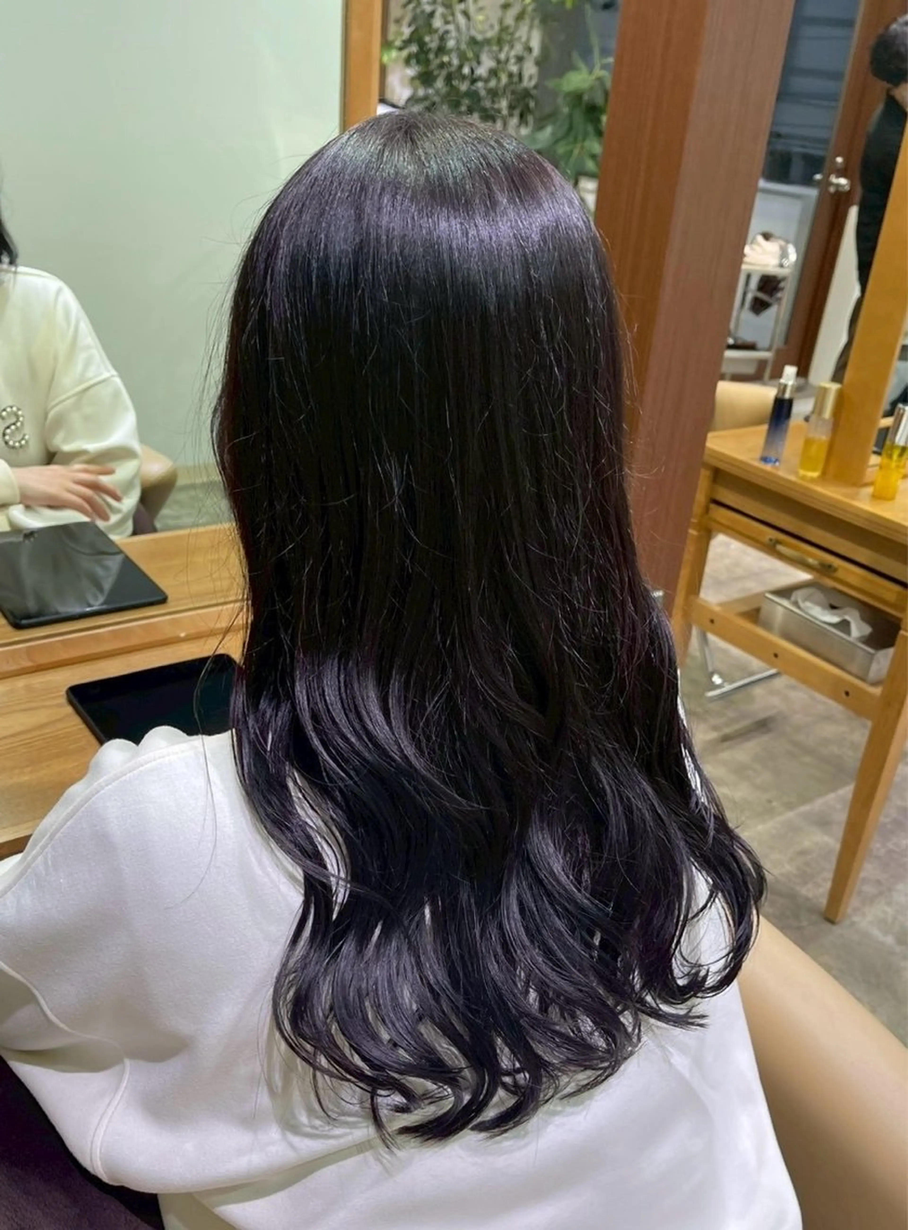 ロング カラー 黒髪 ブラウンカラー ロング ✨️赤み消しカラー/ ミルクティーベージュのヘアスタイル