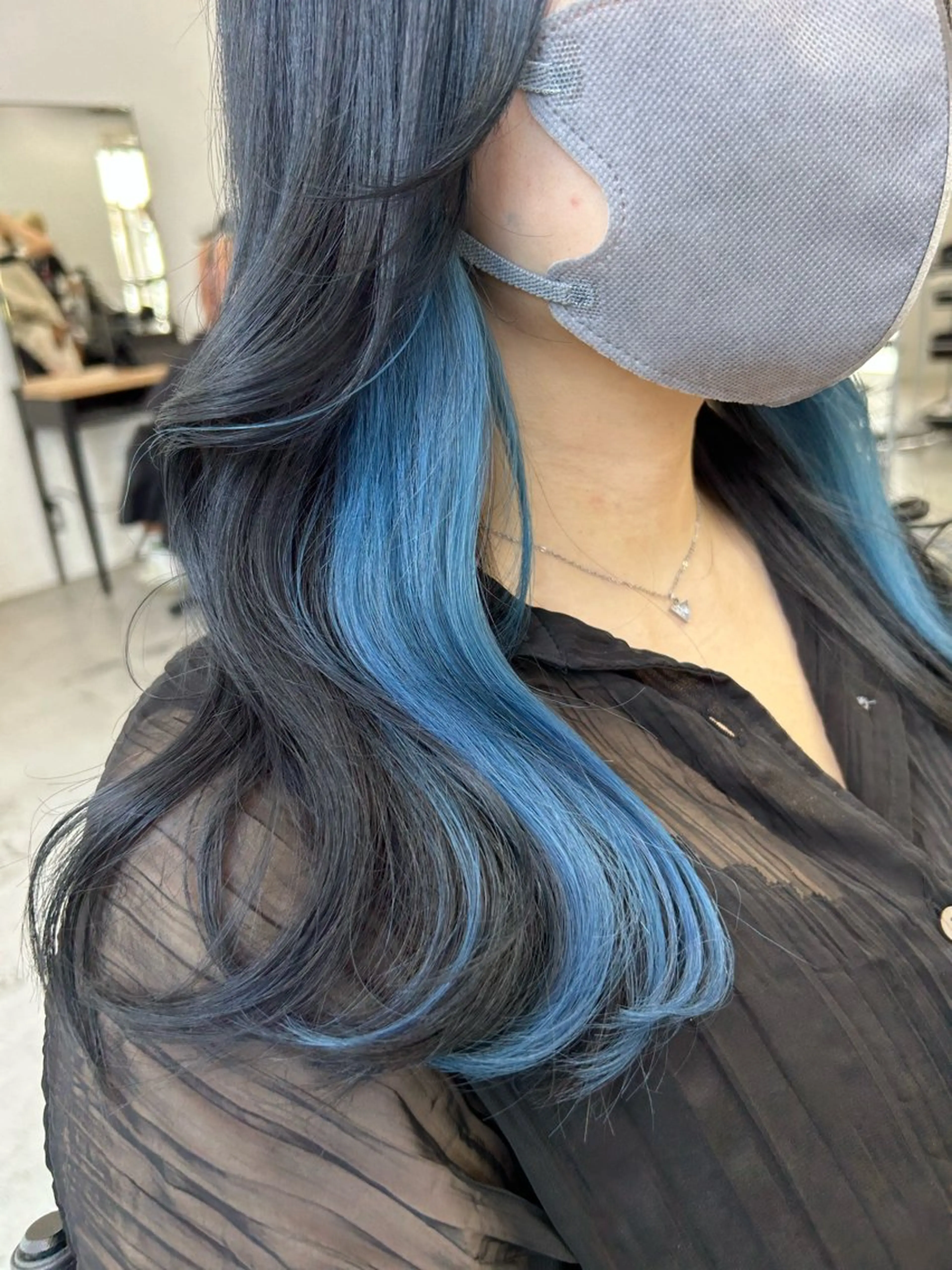 セミロング カラー ブルーカラー イヤリングカラー インナーカラー トリートメント ヘアカラー トリートメント ヘアセット RYOSUKE ハイトーンのヘアスタイル