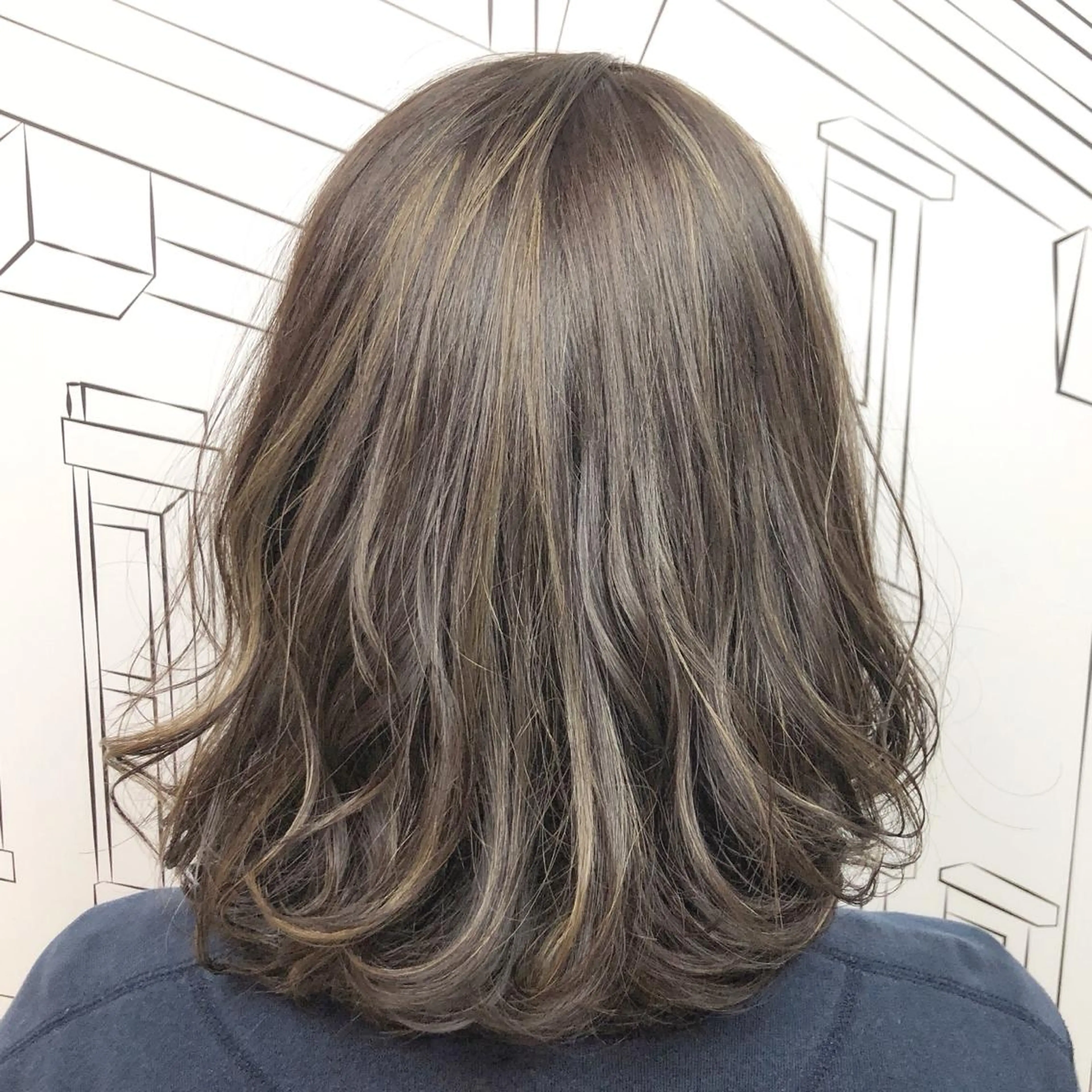 ミディアム カラー ハイライトカラー ハイライト TOMOKA 艶髪/透明感カラーのヘアスタイル