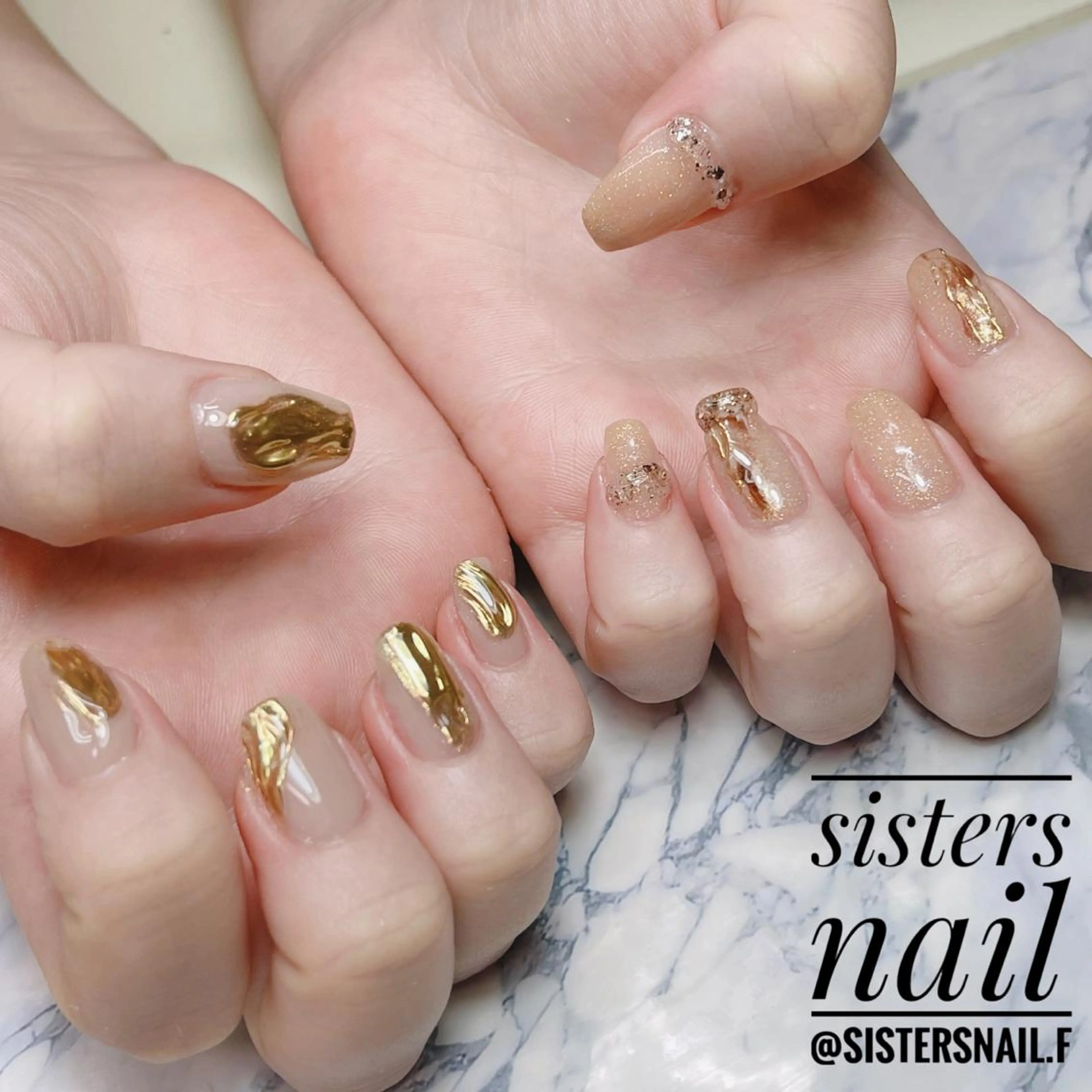 ネイル アートネイル ブラウン ゴールド キラキラネイル 大理石ネイル(マーブル) sisters nail.fのネイルデザイン