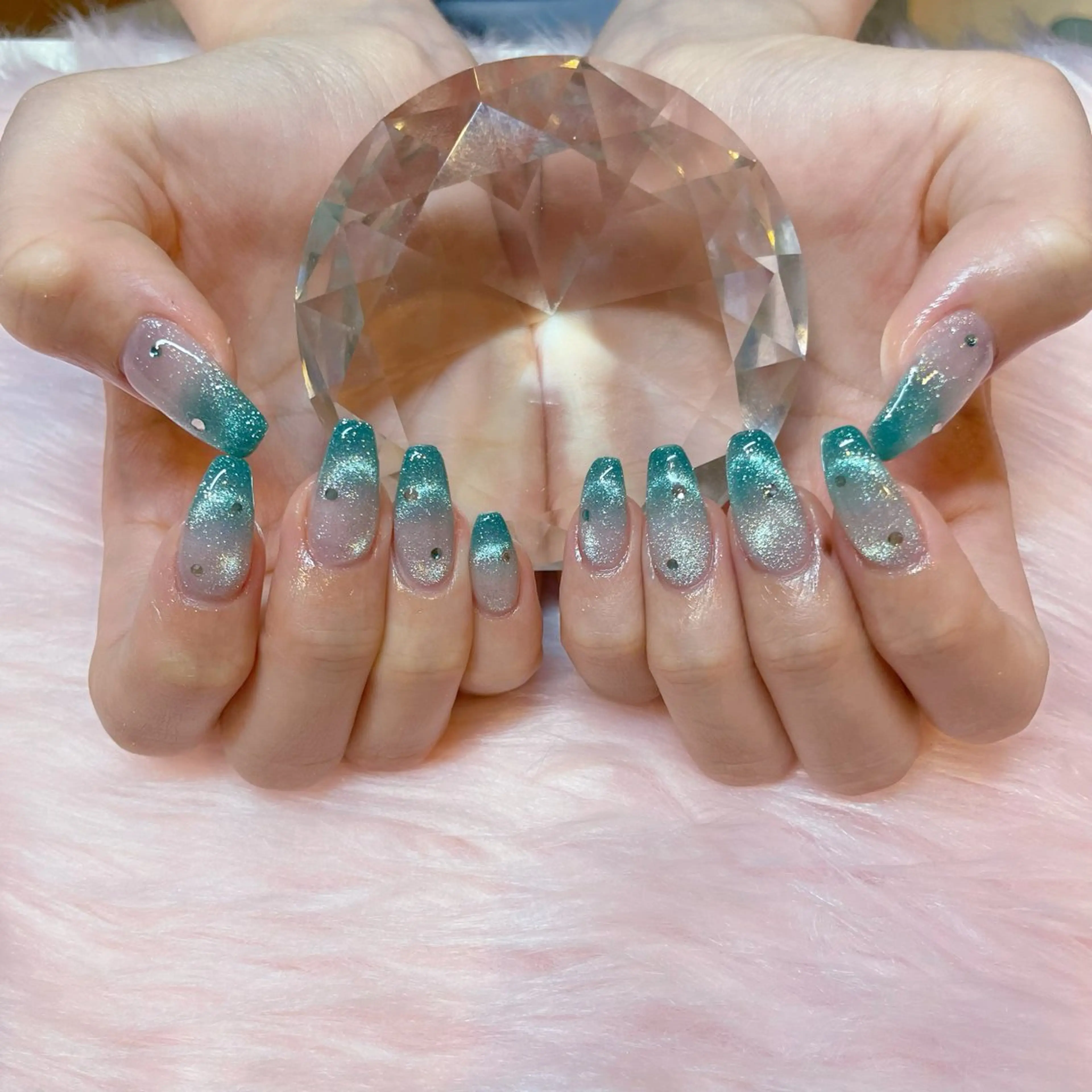 ネイル フレンチネイル キラキラネイル マグネットネイル マグネットフレンチ ハンドネイル リスブラン 🎀Mika🎀のネイルデザイン