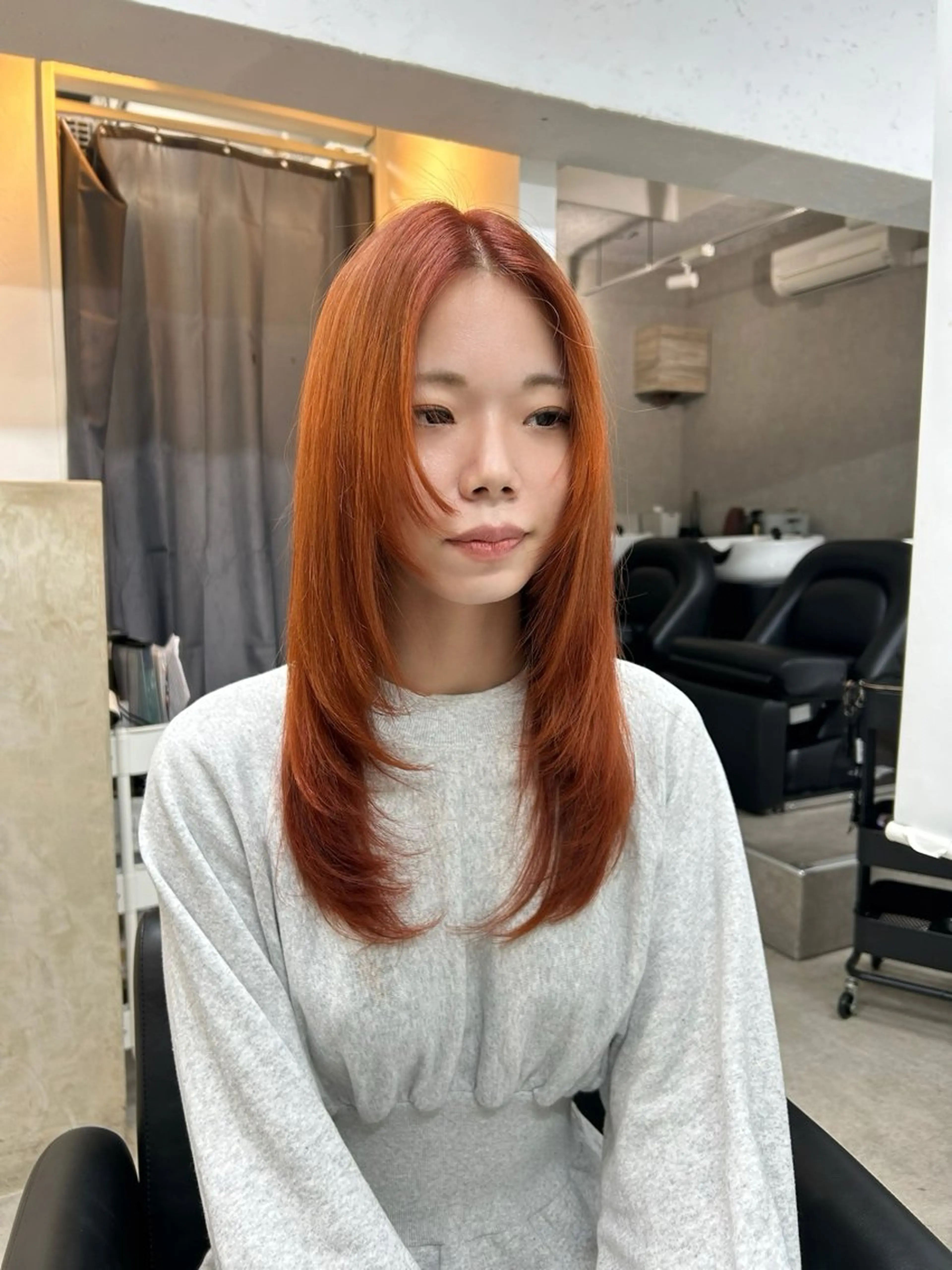 セミロング カラー ブリーチ 透明感カラー ハイトーンカラー ブリーチなしカラー ボブ 梅田l大人韓国ヘア レイヤー×艶カラーのヘアスタイル