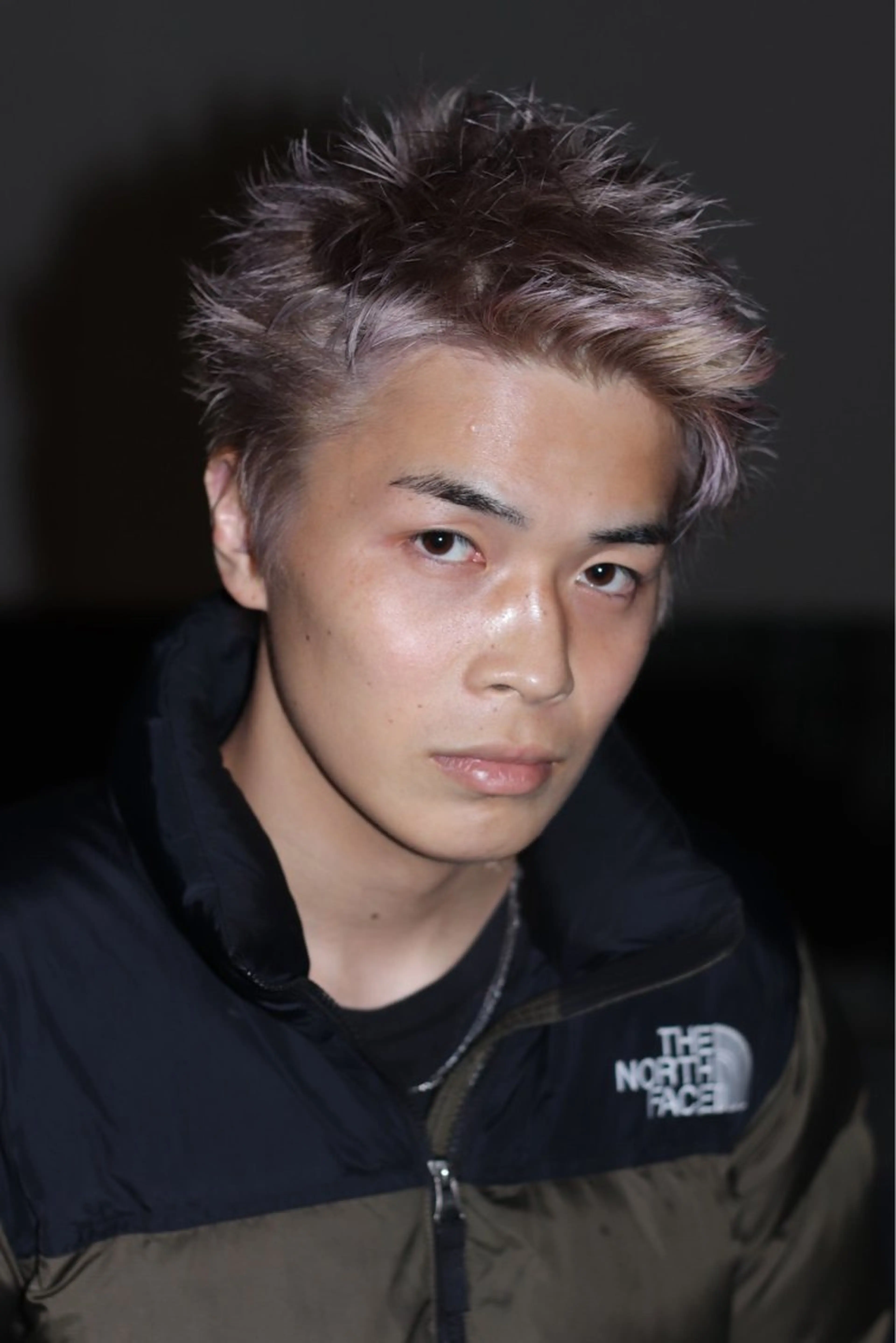 ショート カラー メンズ メンズブリーチ メンズベリーショート ベリーショート ブリーチ パープルカラー 浅岡 昭汰のヘアスタイル