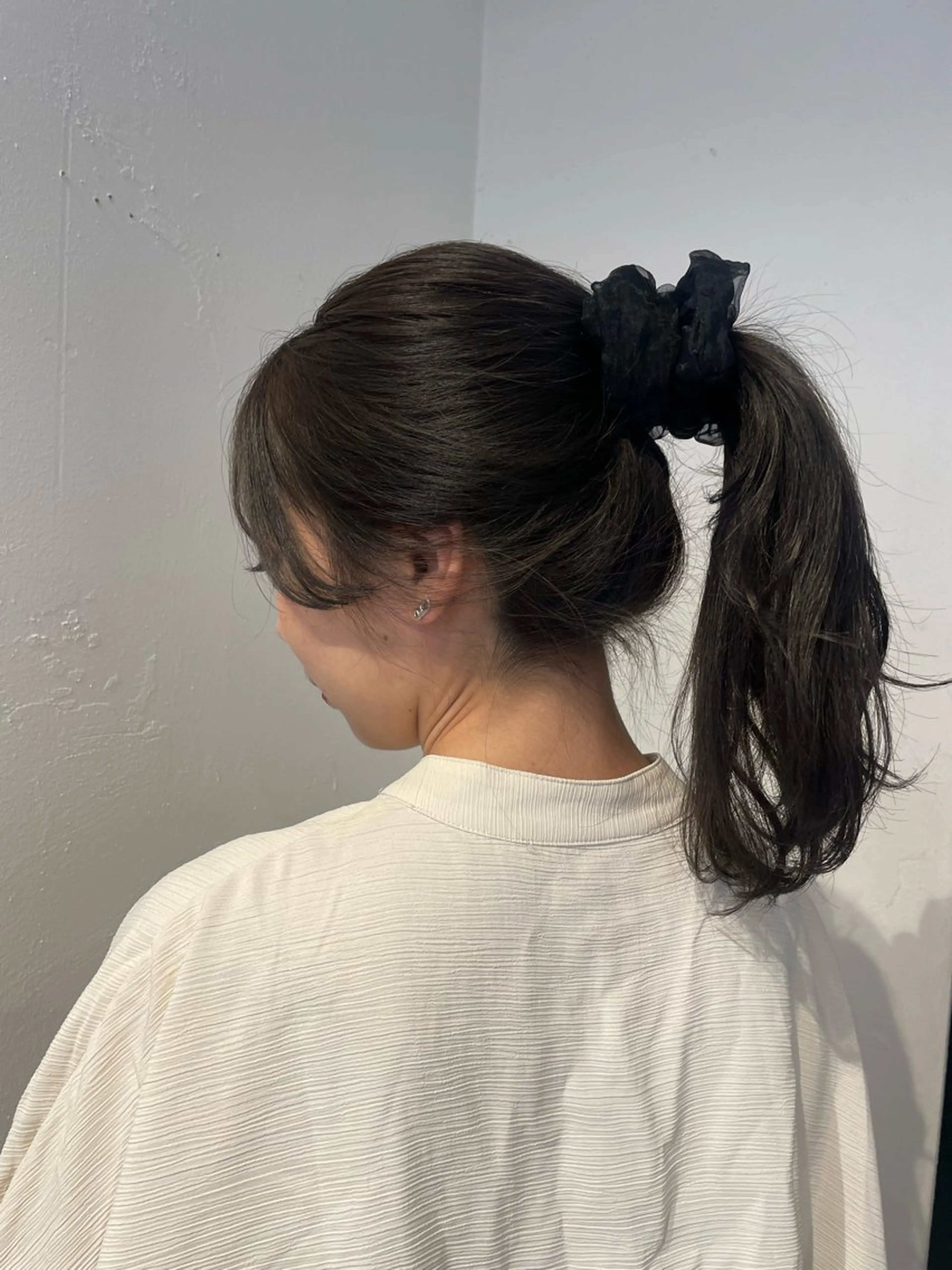 セミロング ヘアアレンジ mina / 透明感ベージュカラーのヘアスタイル