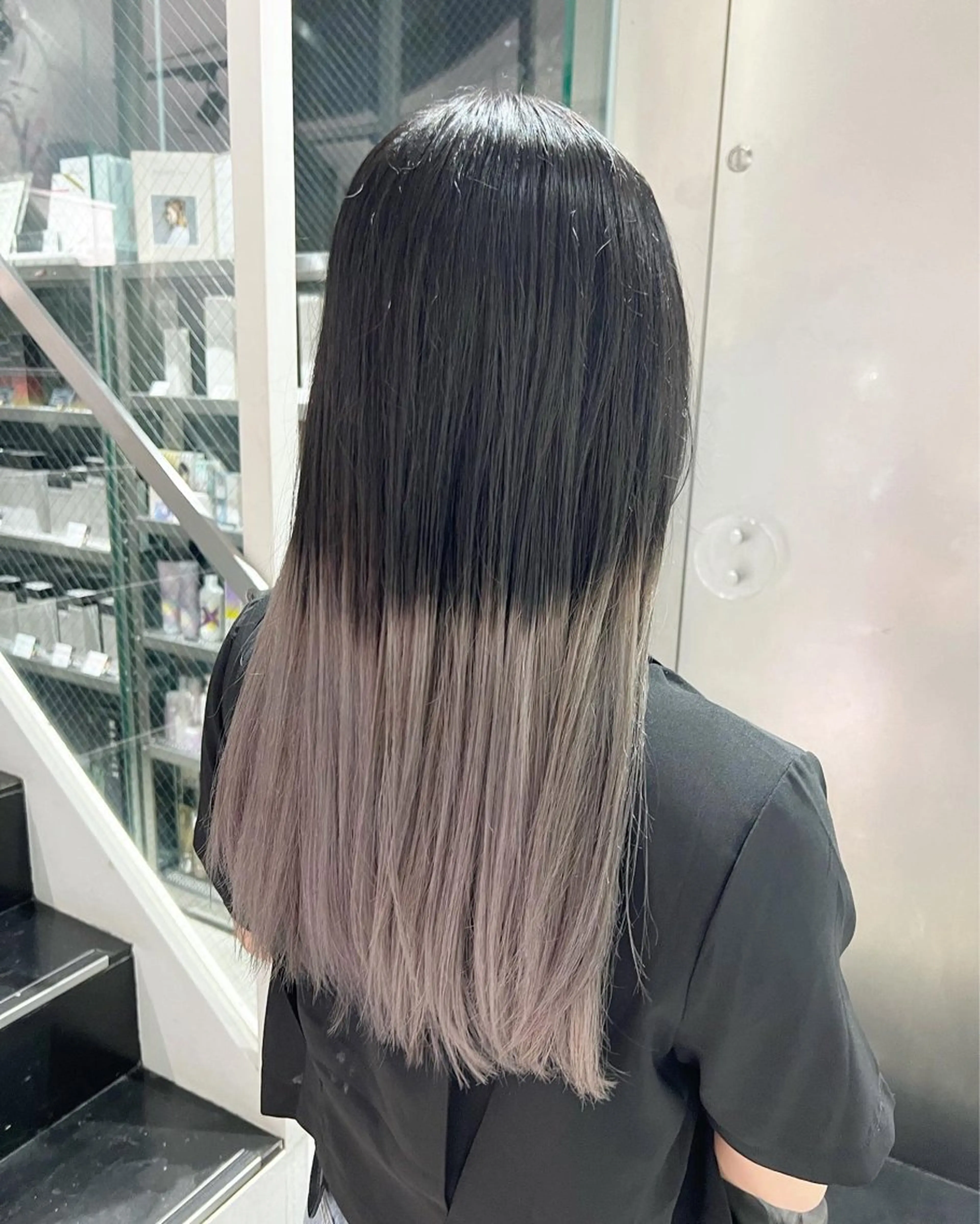 ロング カラー ブリーチ グラデーションカラー シルバー ヘアカラー トリートメント インナーカラー/天神 ブリーチ/吉田のヘアスタイル