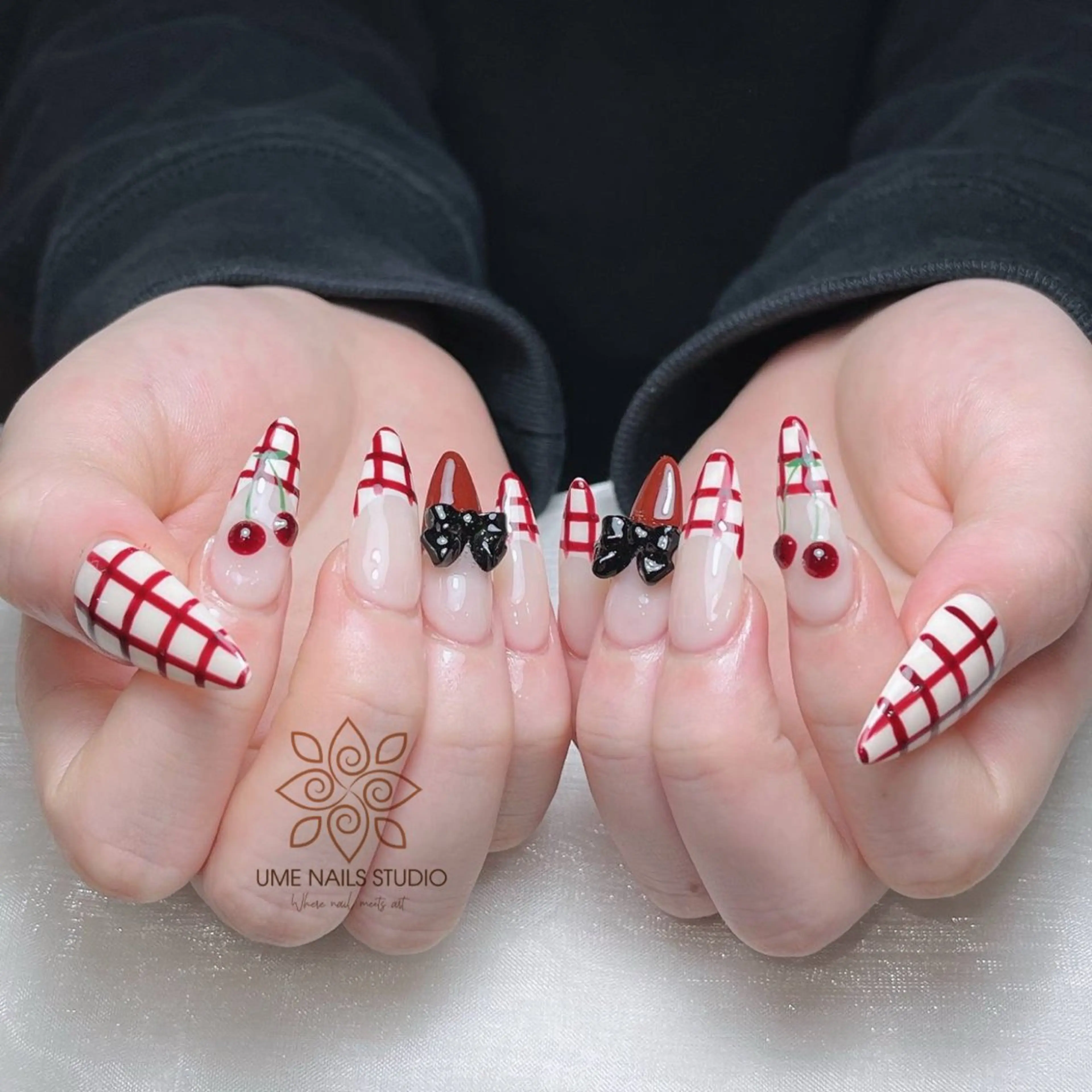 ネイル チークネイル クリアネイル ガーリー キラキラネイル 韓国ネイル Ume Nail Studioのネイルデザイン