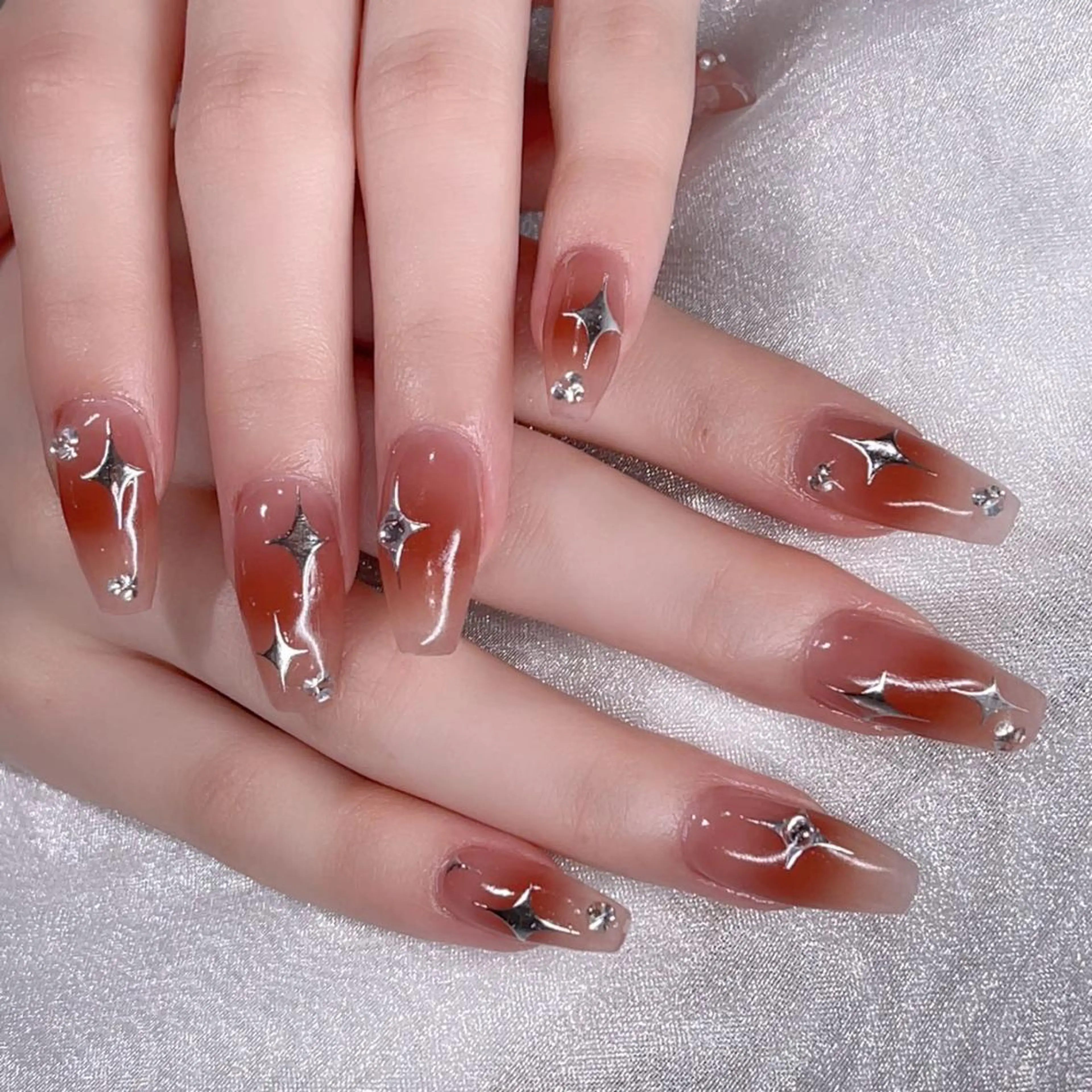 ネイル アートネイル 長さ出し ネイルチップ Queens ciciのネイルデザイン