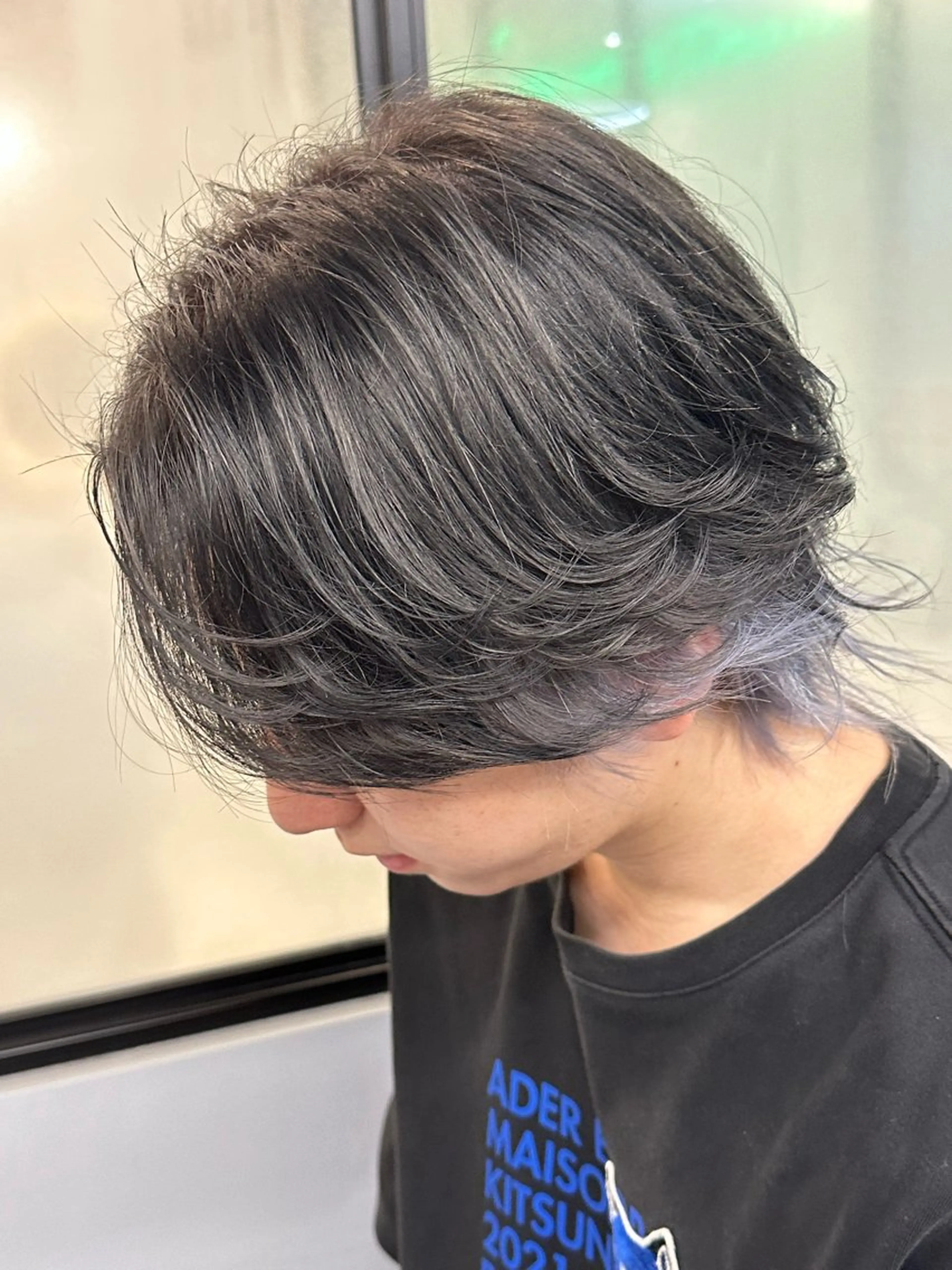 カラー メンズ メンズブリーチ メンズインナーカラー 黒髪 ブリーチ ブルーカラー カット ヘアカラー トリートメント 尾関 隼多のヘアスタイル