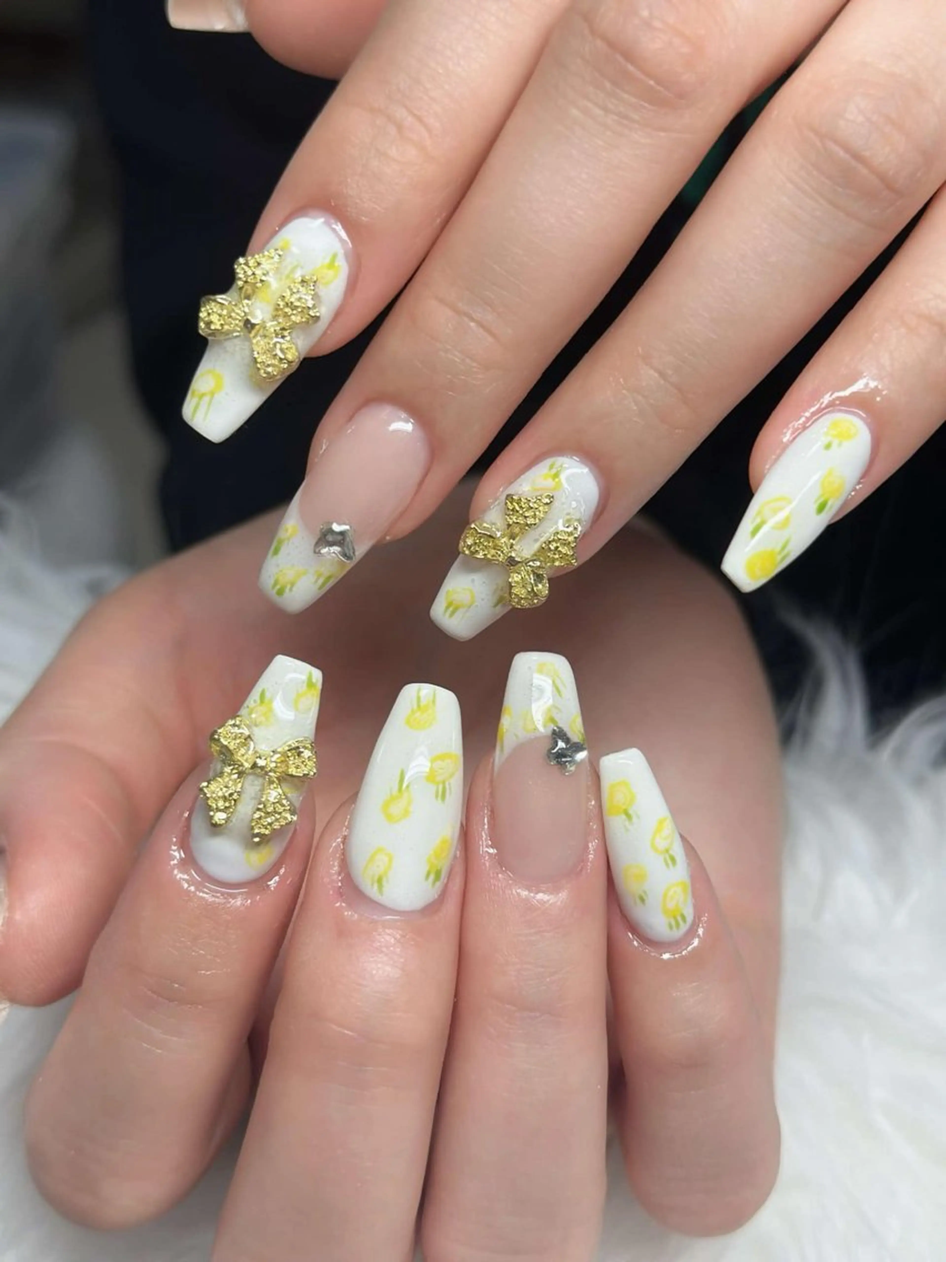 ネイル オーロラネイル フレンチネイル ジェルネイル ハロウィン キラキラネイル H.baby Nail Salonのネイルデザイン