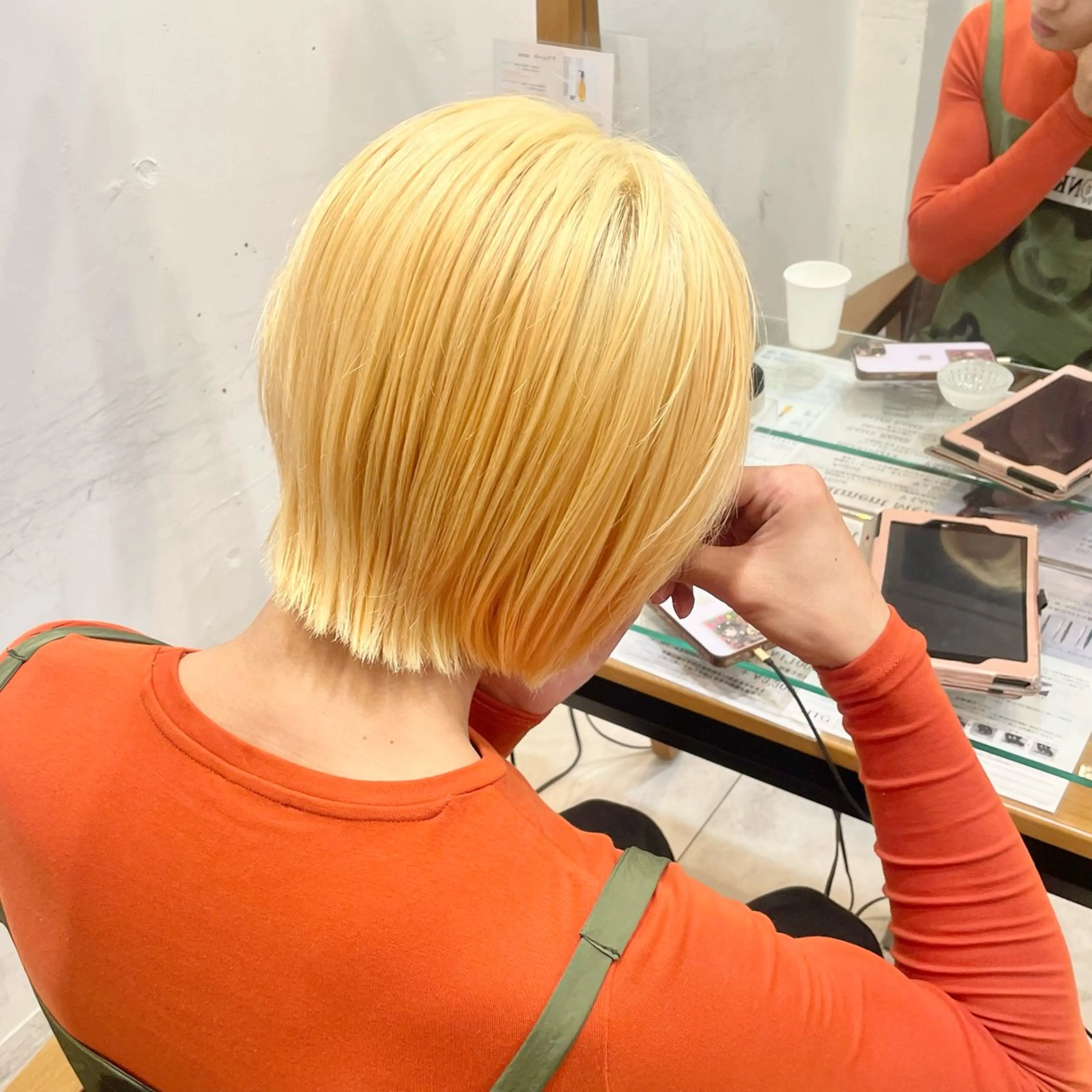 ショート カラー 抜きっぱなしブロンド ブロンド ヘアカラー オザキクウガ/ ブリーチ/髪質改善のヘアスタイル