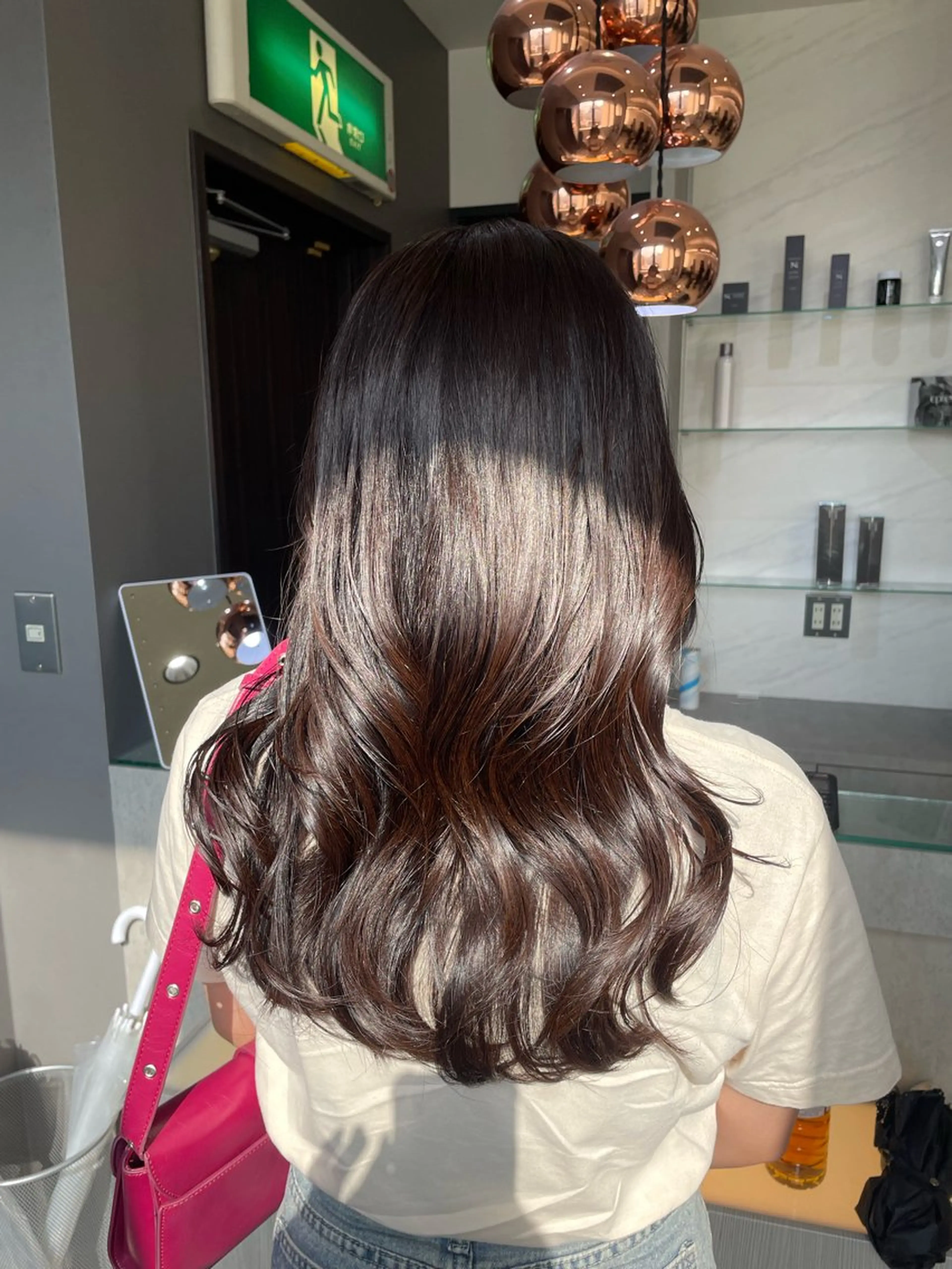 カラー ベージュカラー AIRI layer cut hairのヘアスタイル