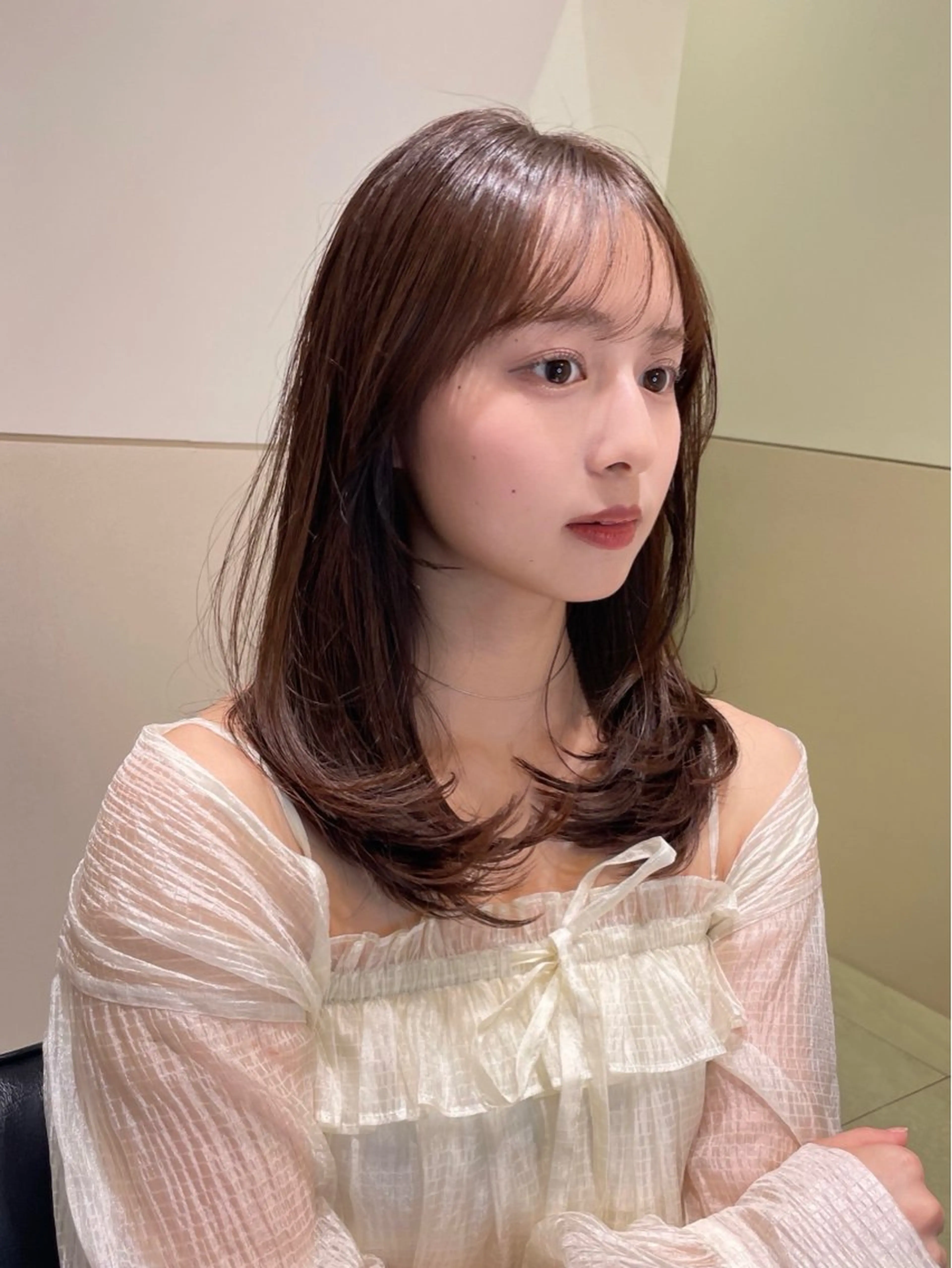 セミロング カラー レイヤーカット 岩田菜央 《武蔵小杉》のヘアスタイル