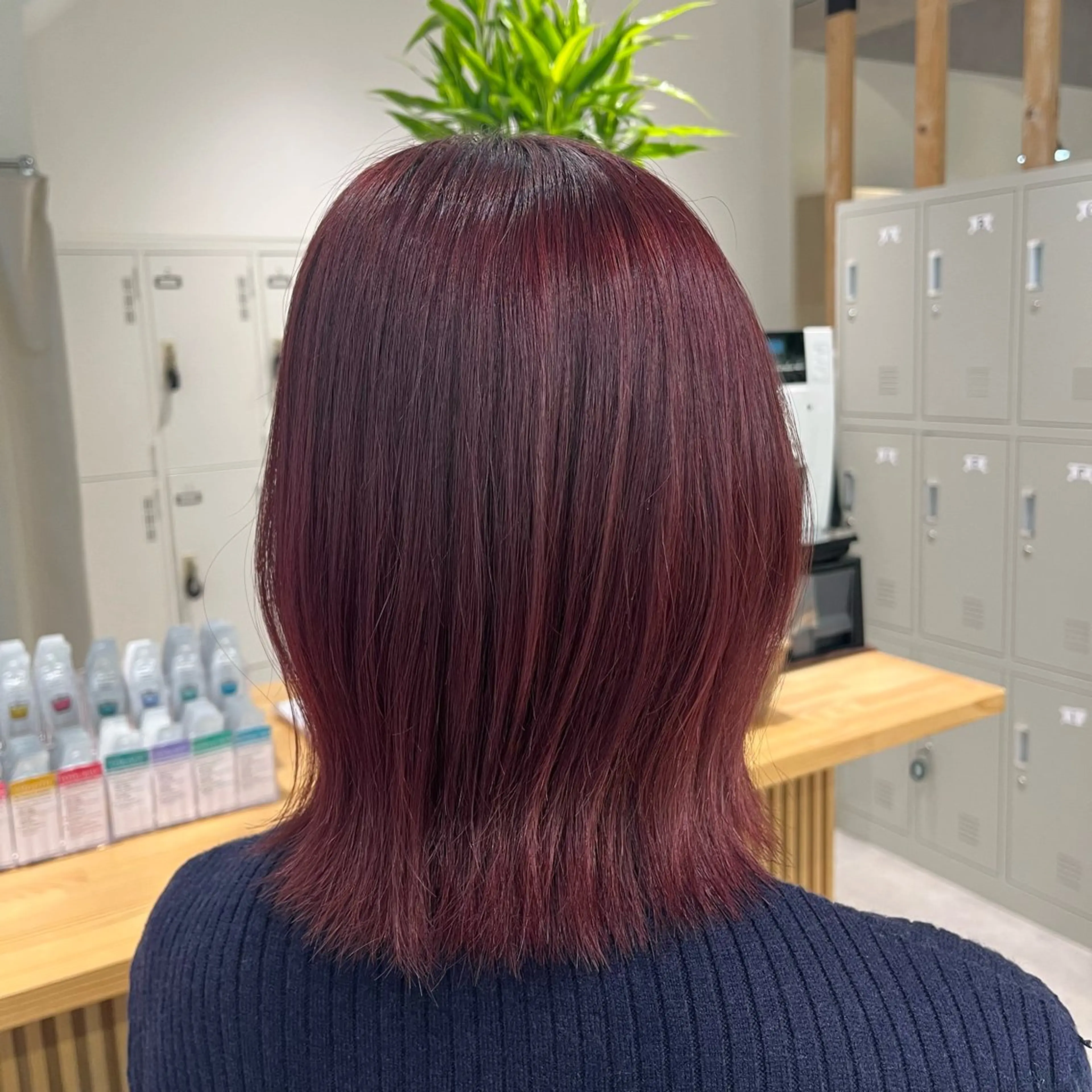 ミディアム カット ヘアカラー omocha umiのヘアスタイル