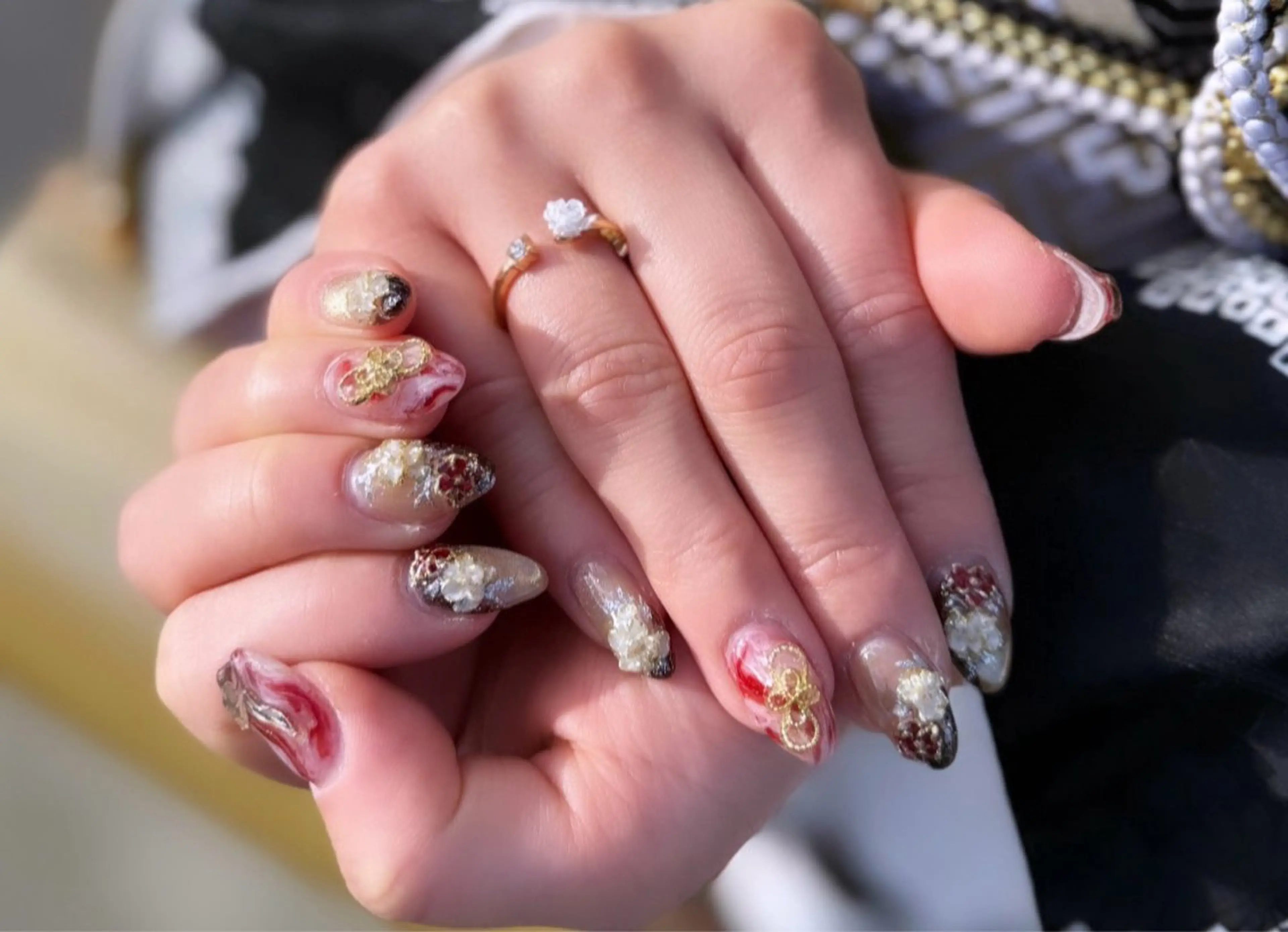 ネイル アートネイル オーロラネイル ガーリー キラキラネイル 韓国ネイル ハンドネイル Mio NailsalonUのネイルデザイン