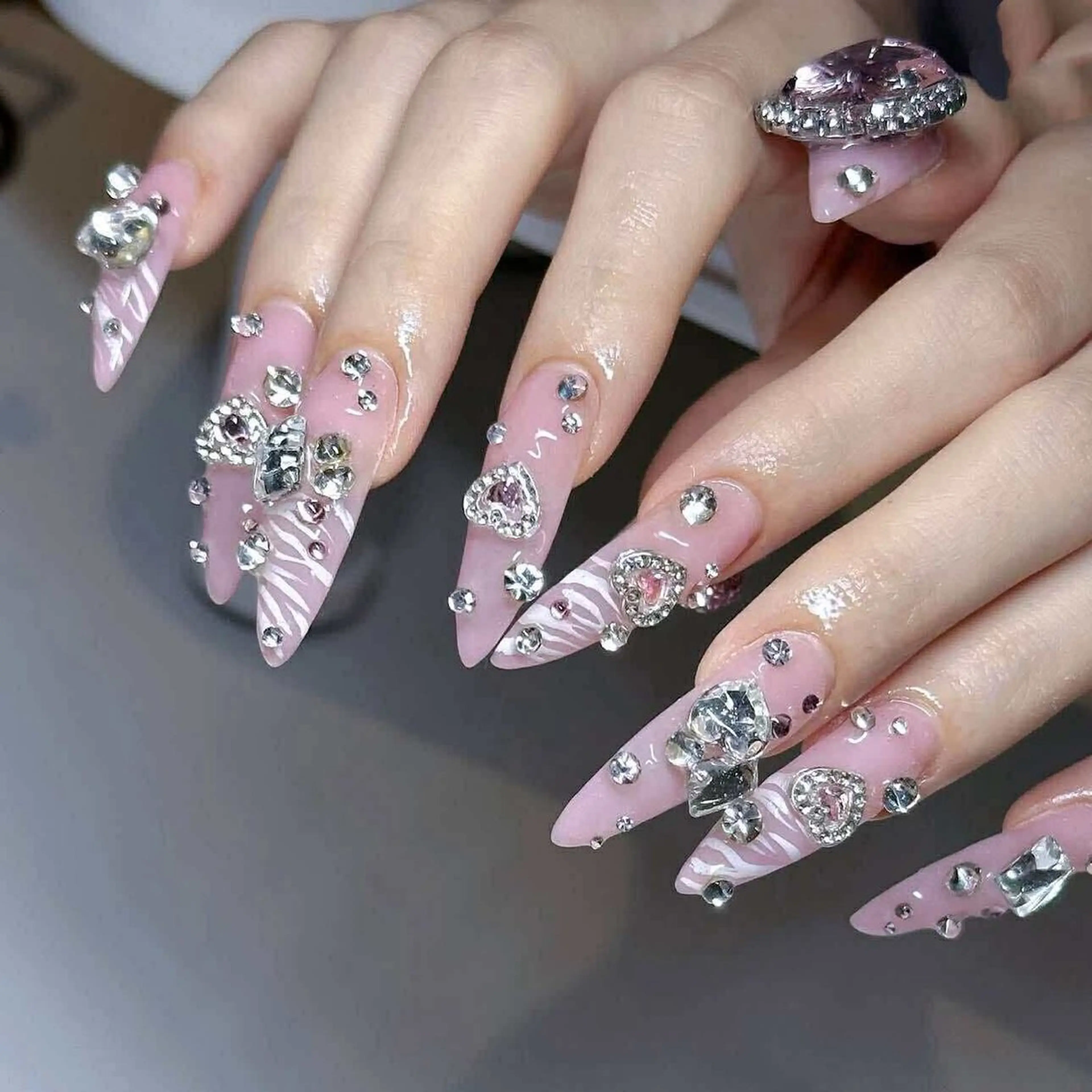 ネイル キラキラネイル シンプルネイル 春ネイル ワンホンネイル 冬ネイル SORA Nailのネイルデザイン