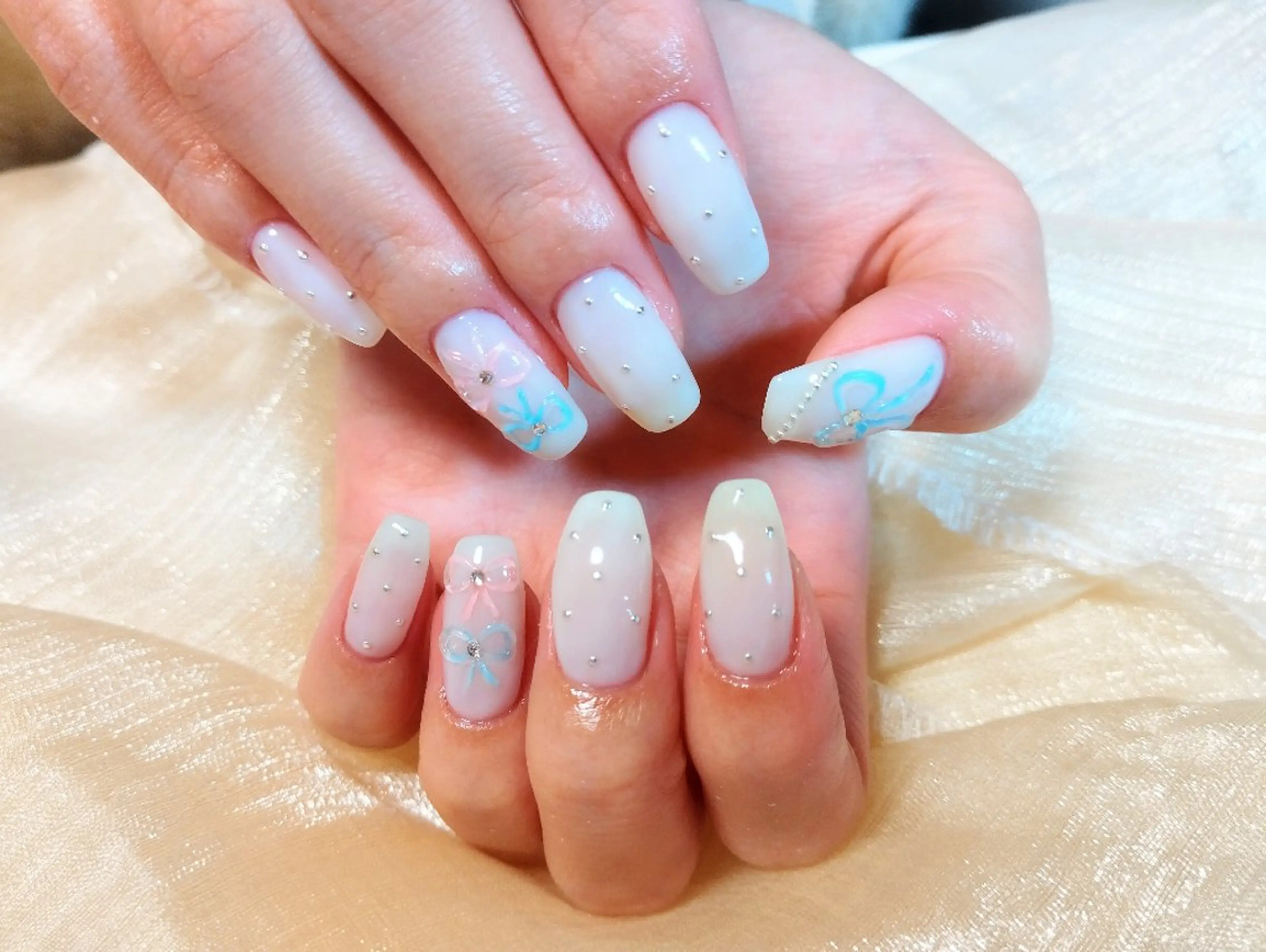 ネイル 持ち込み リボン ハンドネイル ハンドケア ＤI'A ネイルサロンのネイルデザイン