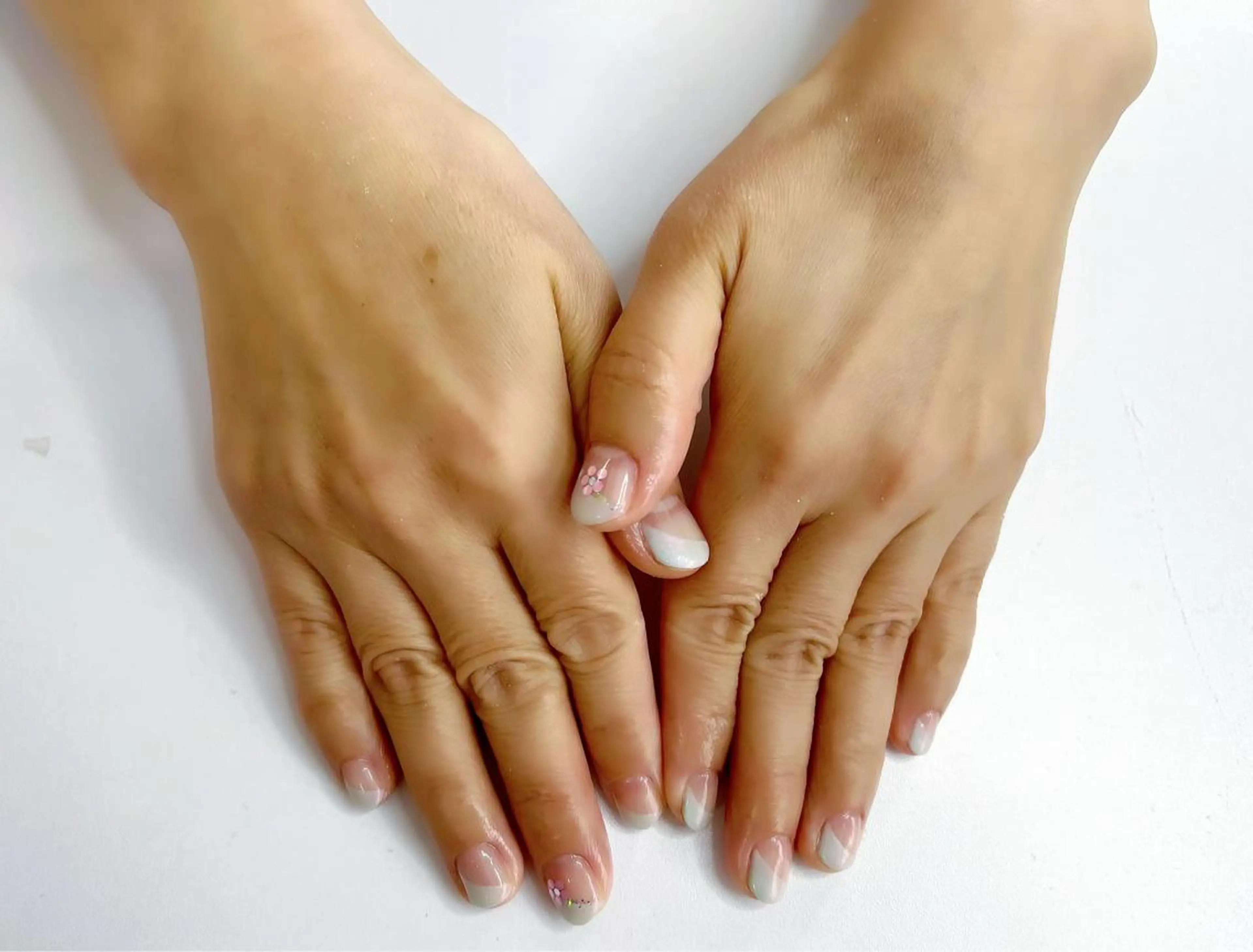 ネイル ホログラムネイル Lilia💅 Amanoのネイルデザイン