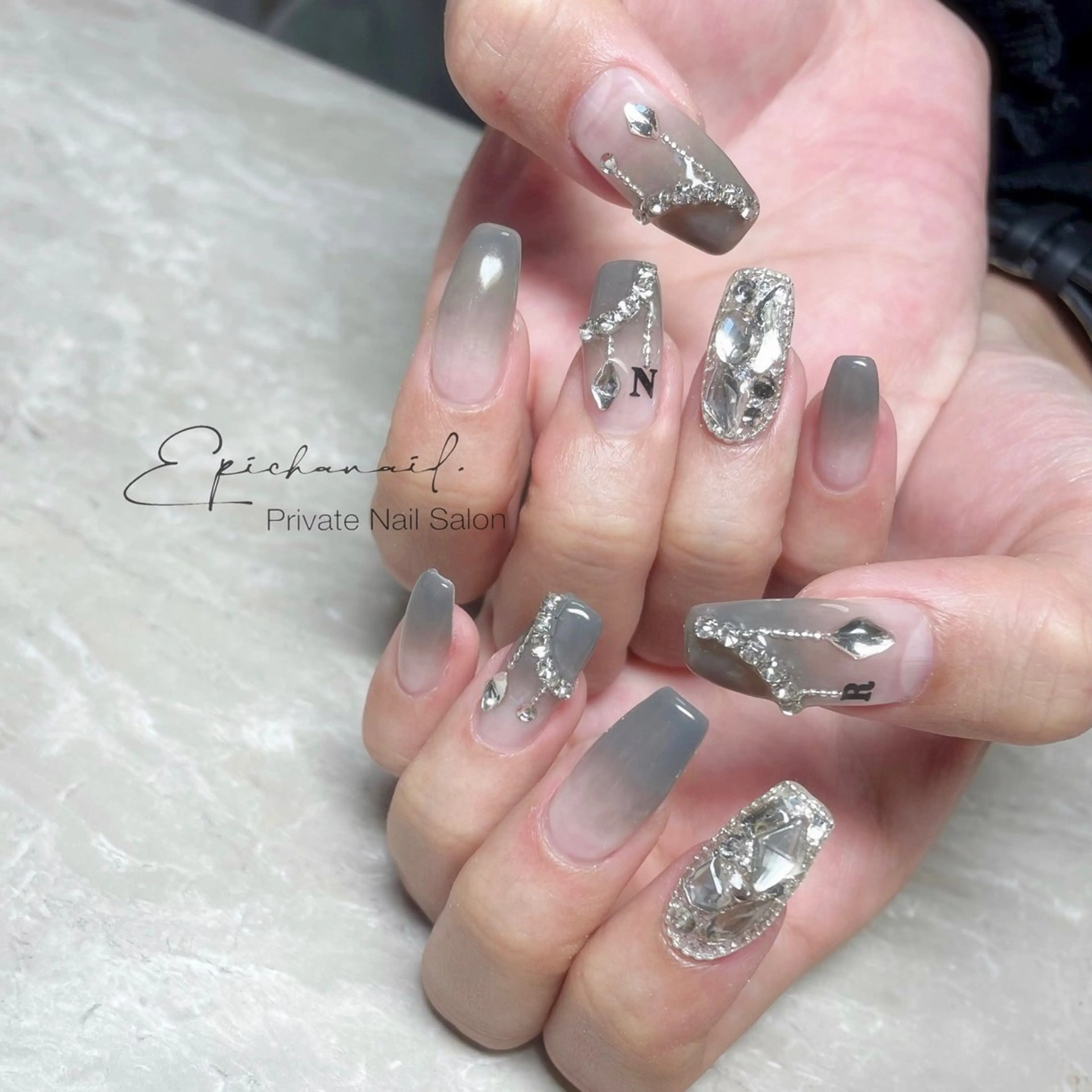 ネイル グラデーション ストーンネイル EPICHA NAILのネイルデザイン