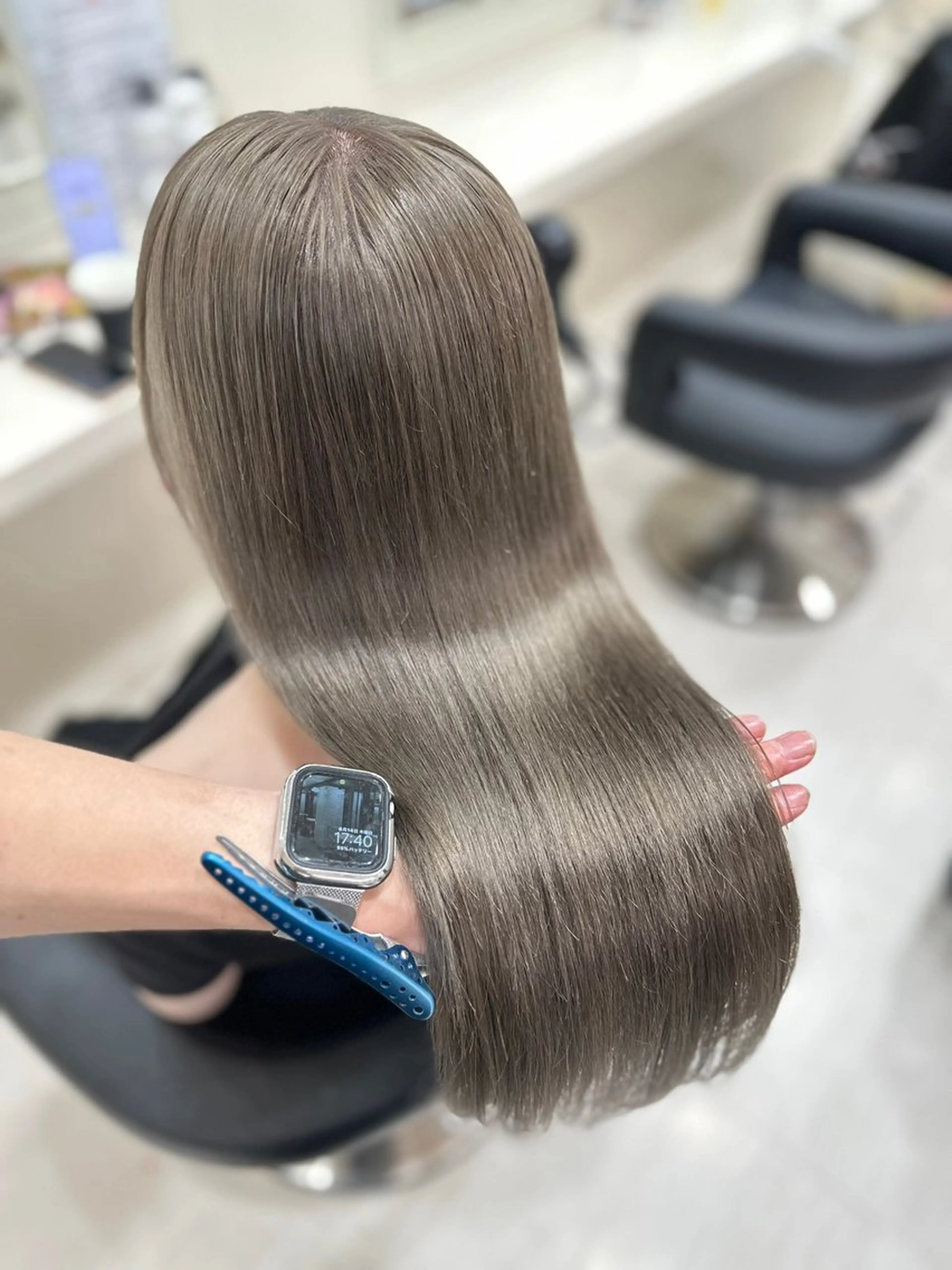 ロング カラー ヘアアレンジ 艶カラー/ハイトーン /レイヤーカットのヘアスタイル