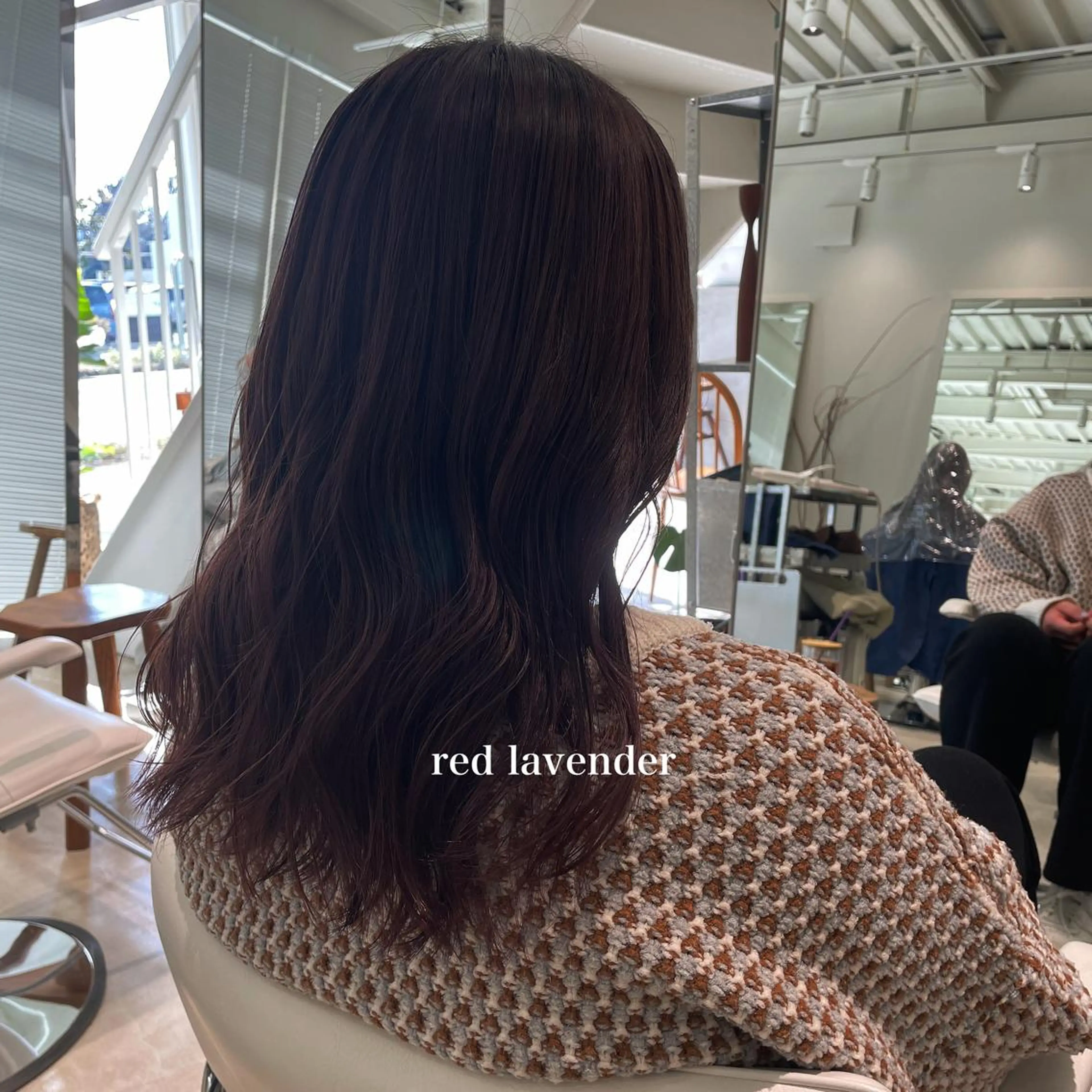 ロング カラー 峯崎 葵のヘアスタイル