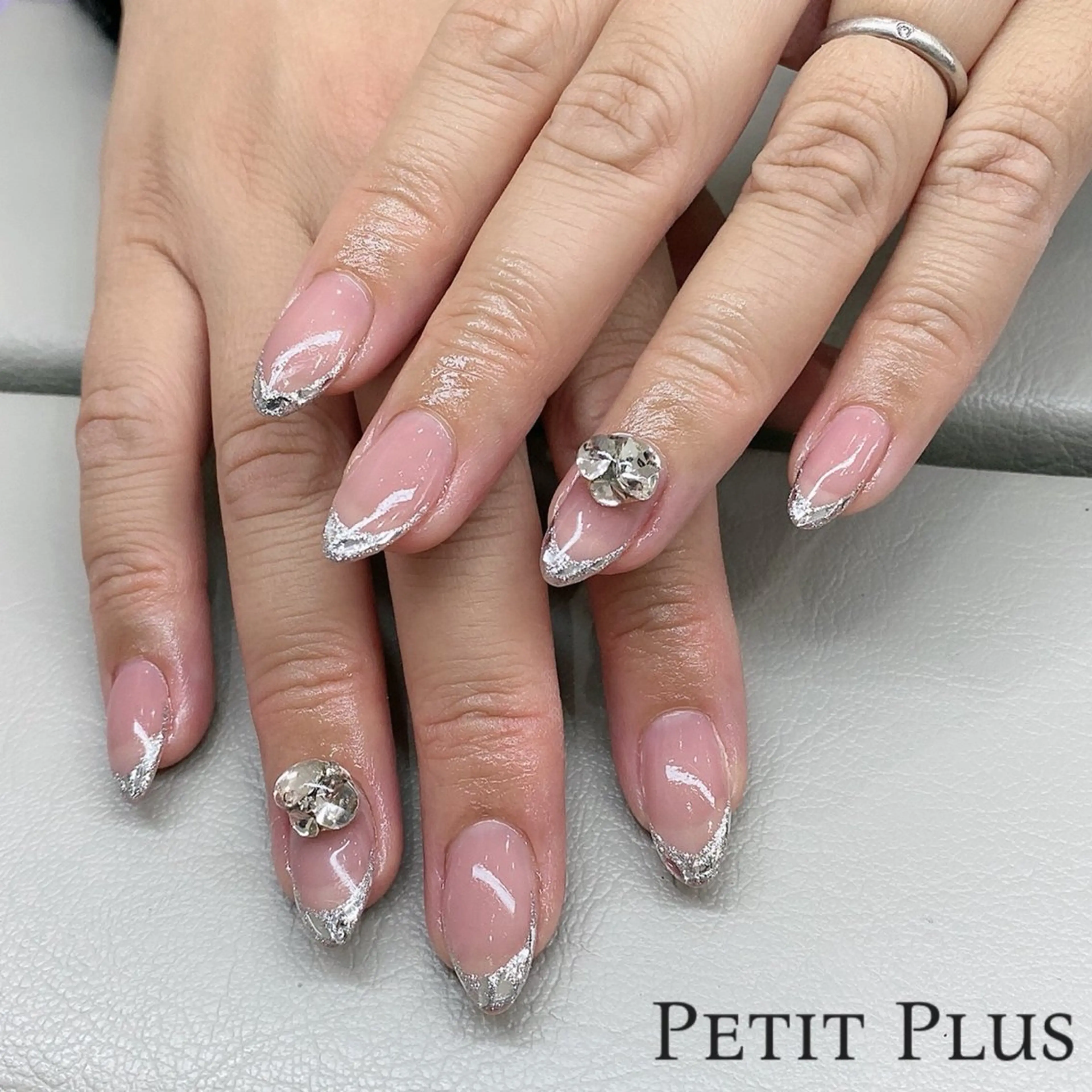 ネイル フレンチネイル ガラスフレンチ ハンドネイル Petit Plus YUUKAのネイルデザイン