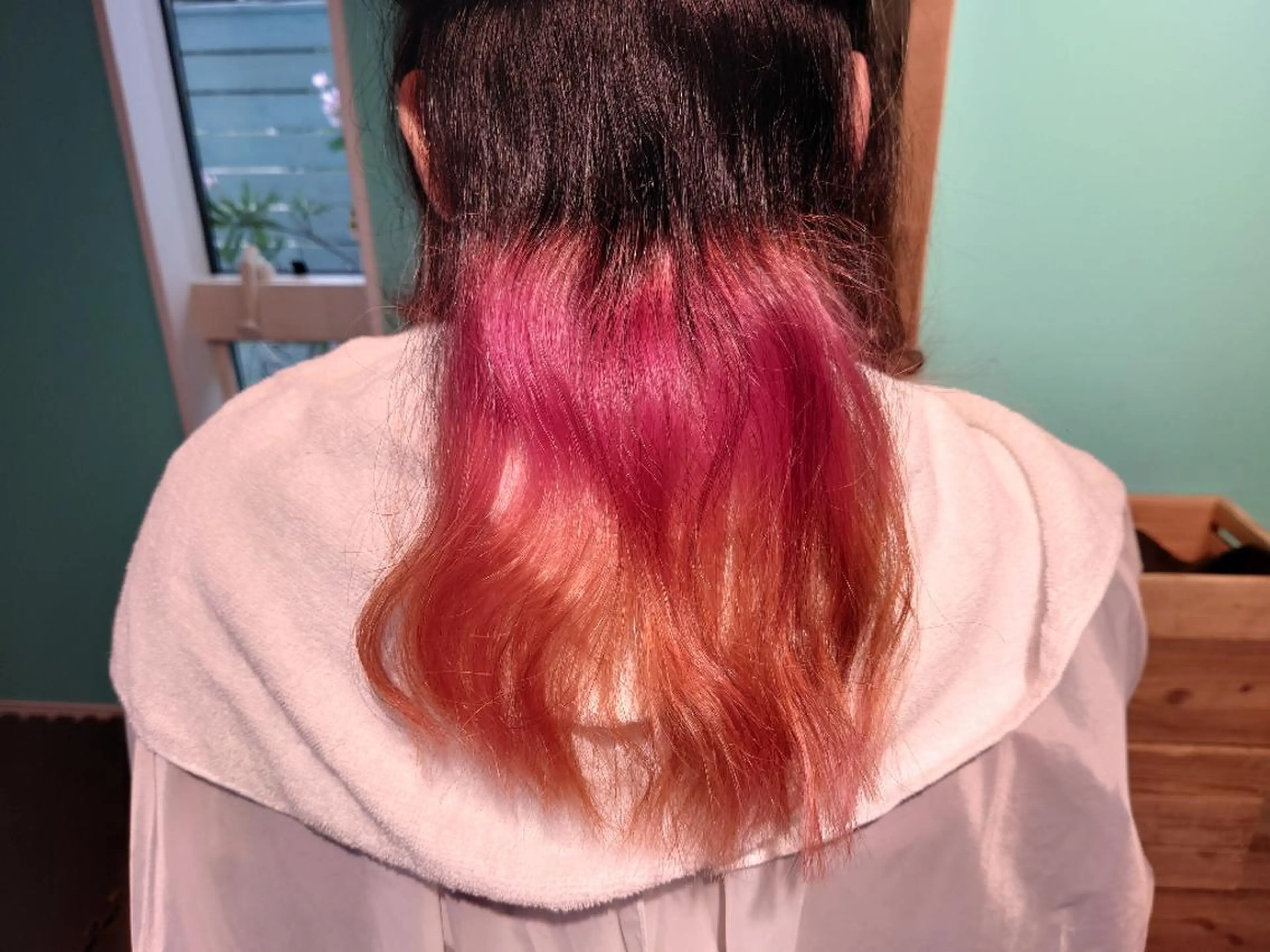 カラー グラデーションカラー ピンクカラー 伊藤 新のヘアスタイル