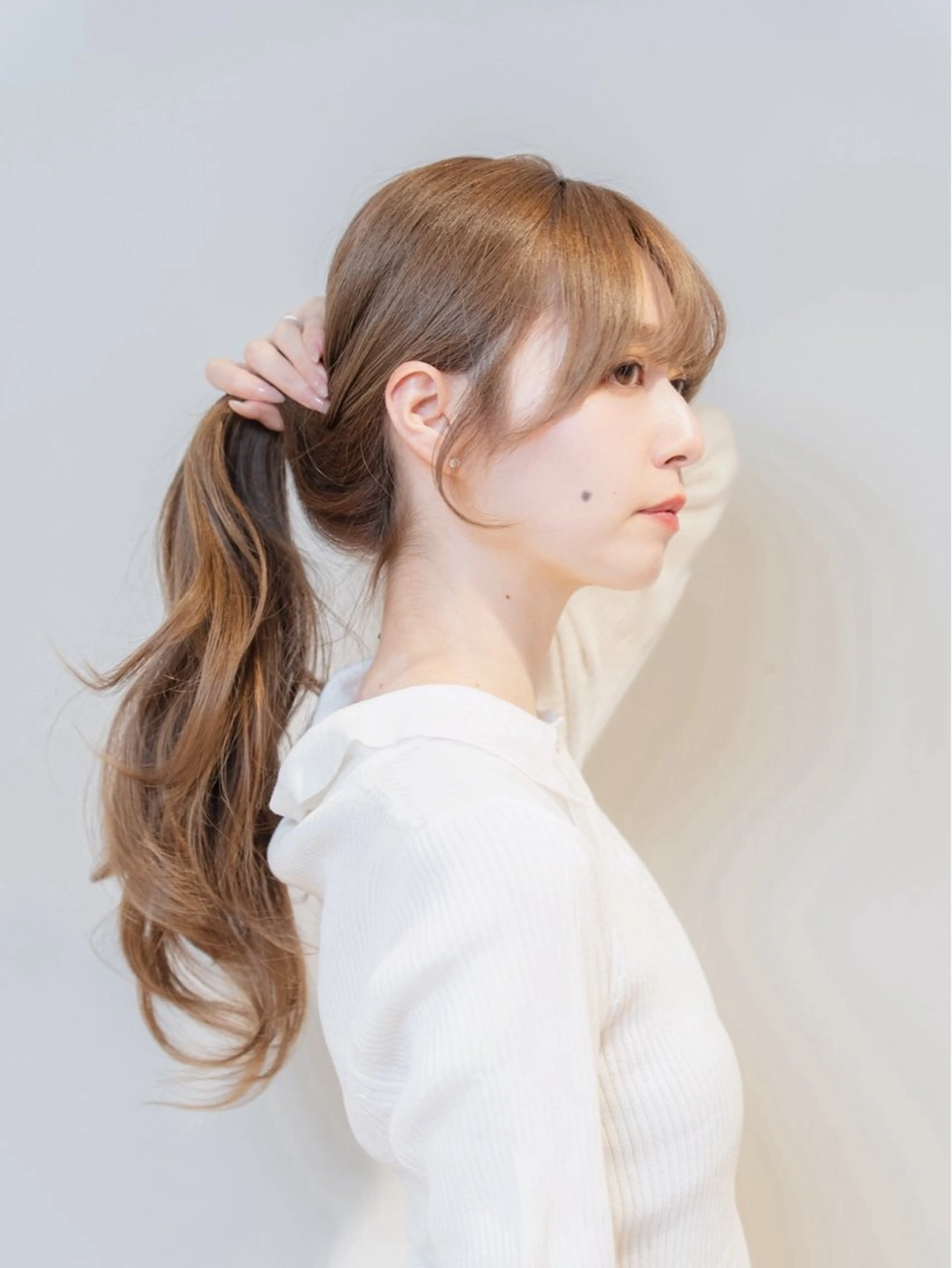 カット 透明感ブラウン｜ レイヤー｜小寺 葵のヘアスタイル