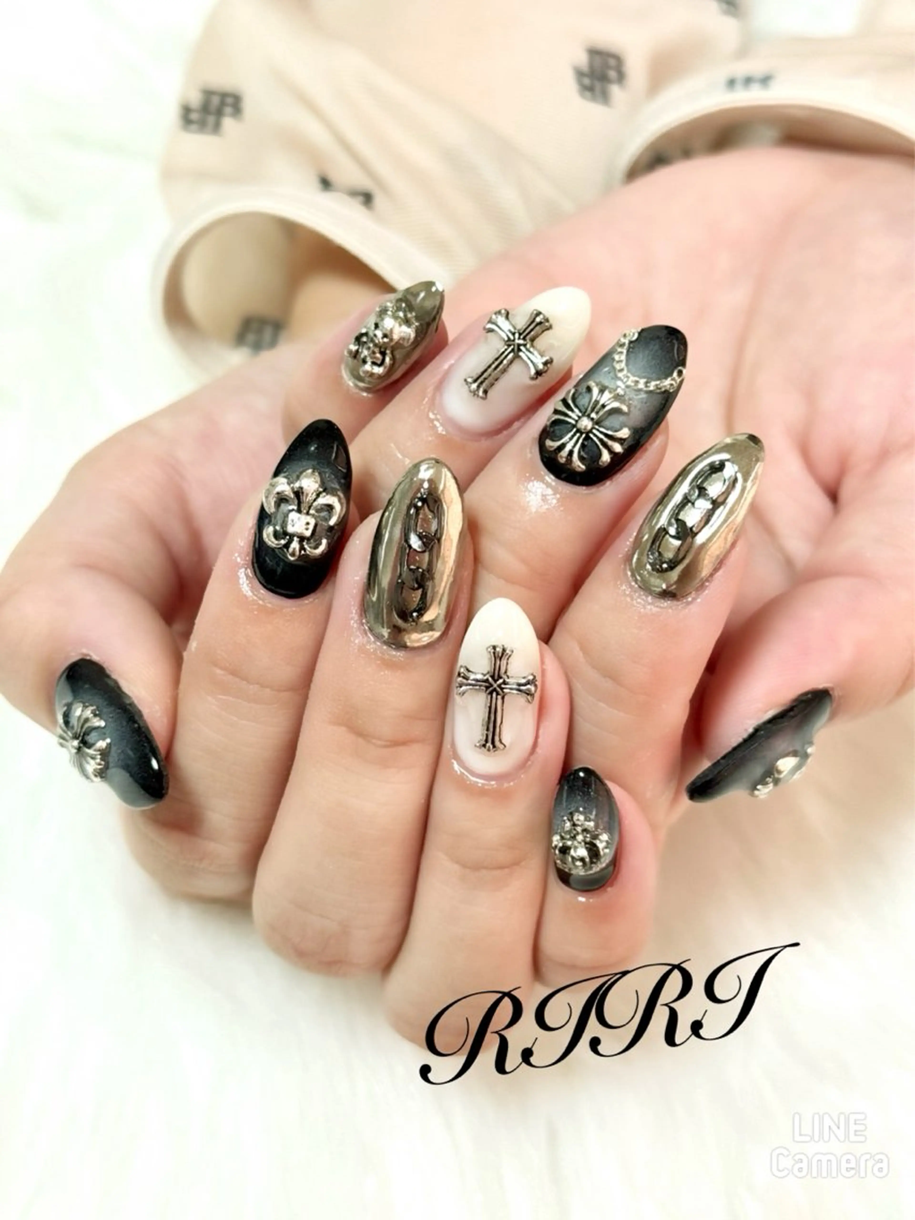 ネイル チークネイル ジェルネイル キラキラネイル ミラーネイル ショートネイル ハンドネイル riri オーナーのネイルデザイン