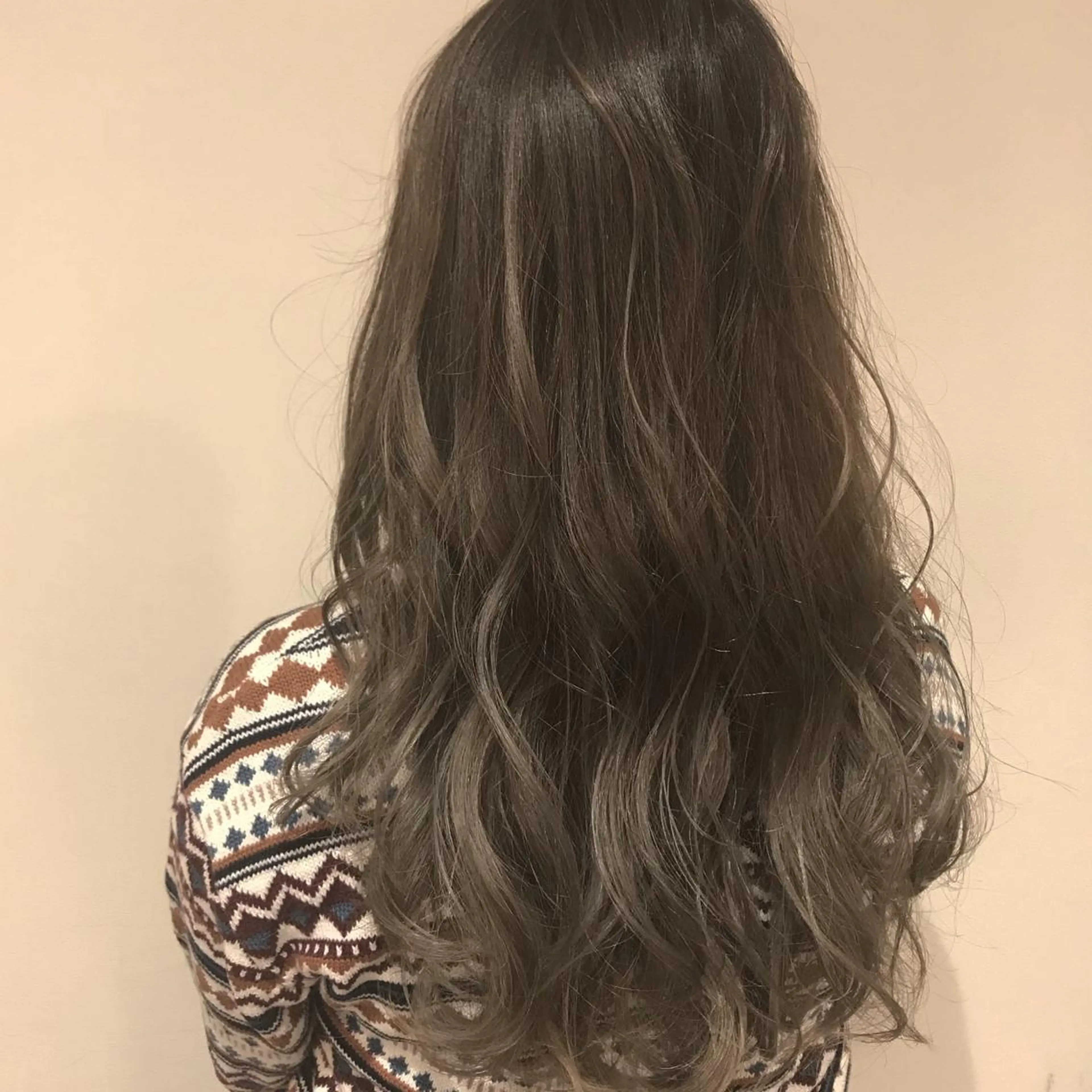 セミロング カラー アッシュ グラデーションカラー ハイライトカラー イルミナカラー ハイライト 髪質改善カラー韓国風 レイヤーtudaのヘアスタイル