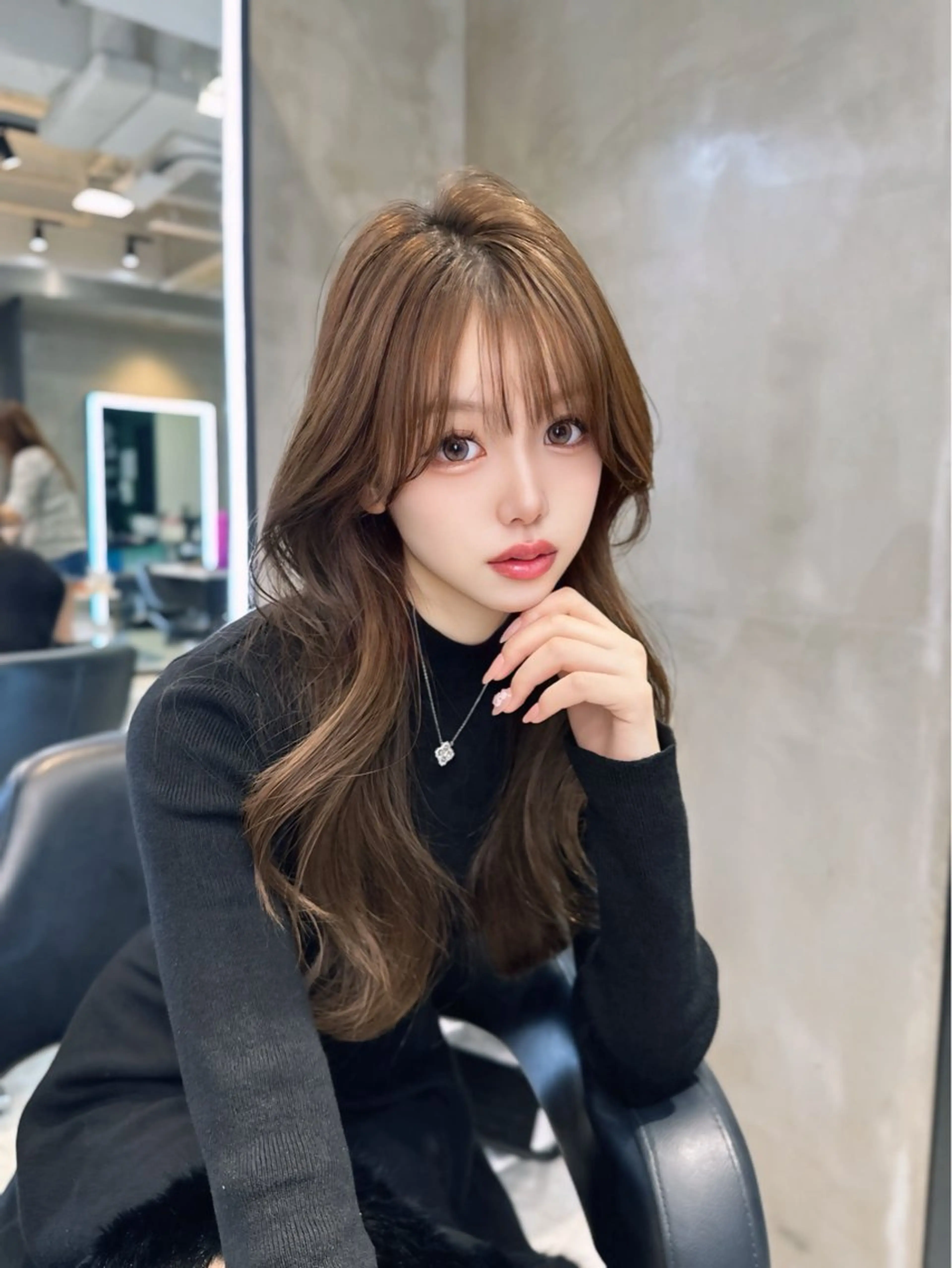 ロング カラー ヘアカラー レイヤーカット 透明感カラーのヘアスタイル