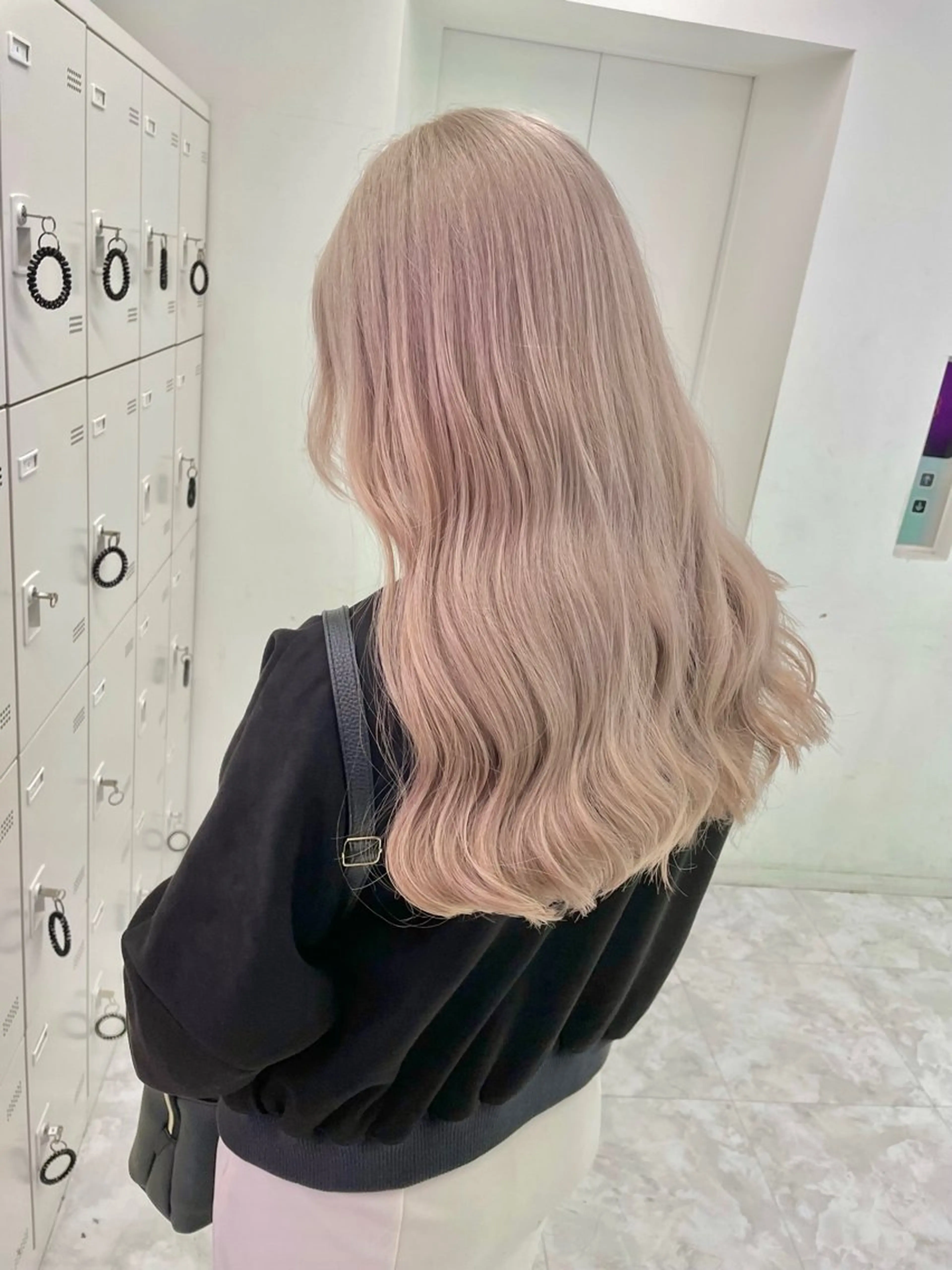 ロング カラー ヘアアレンジ ハイトーン艶カラー 🤍ゆうひのヘアスタイル