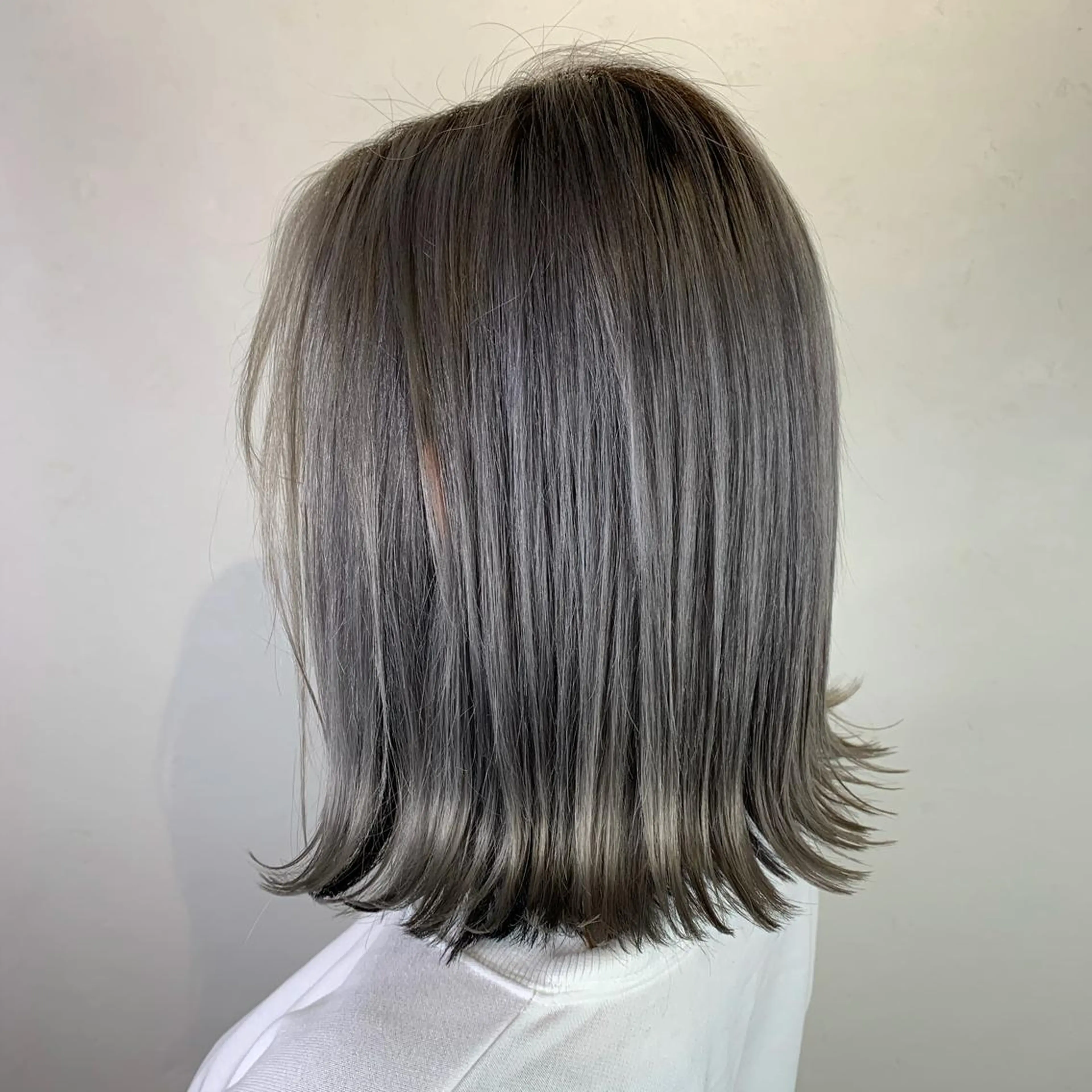 セミロング _WHITE上本町 代表のヘアスタイル